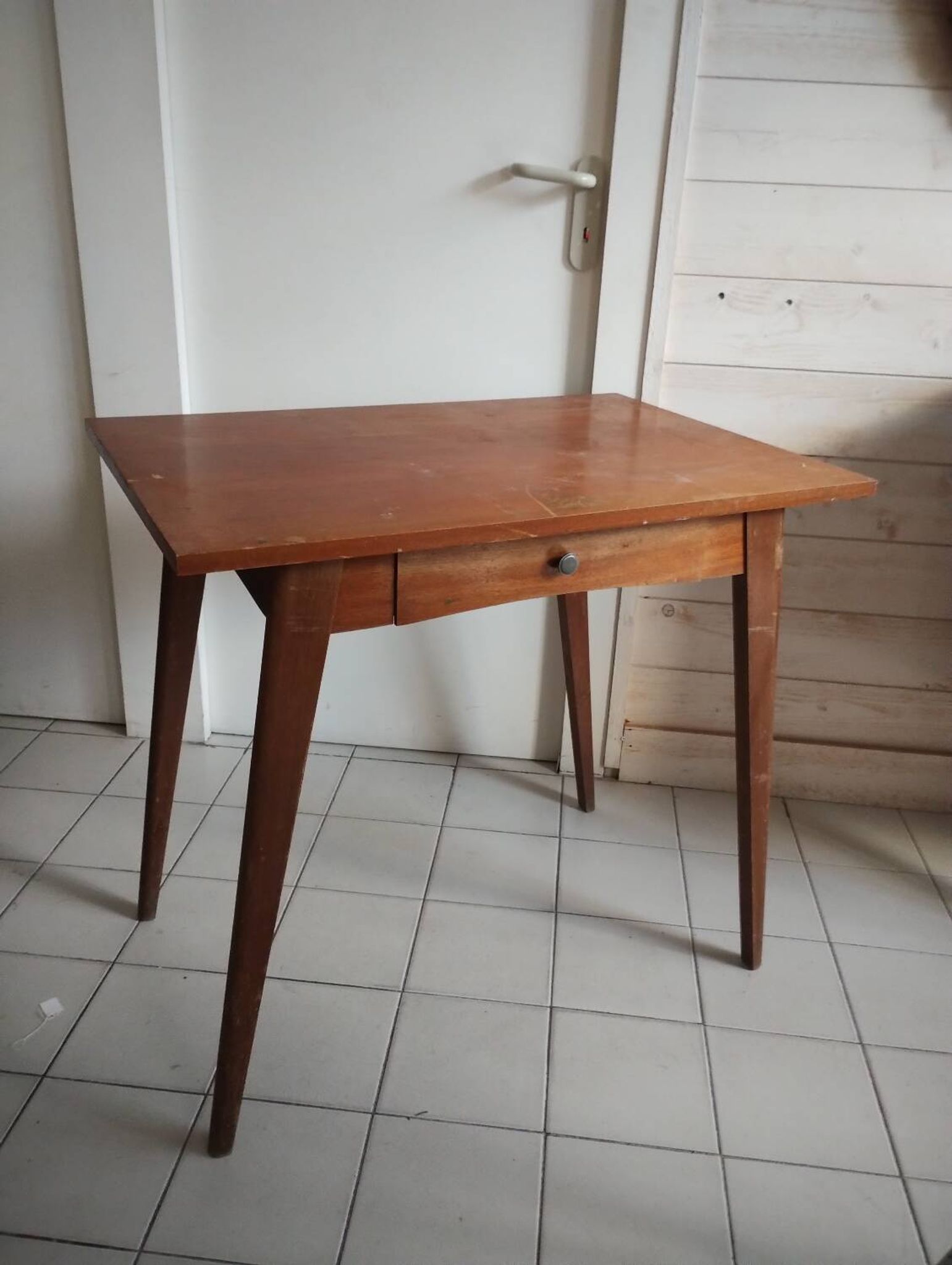 Compass leg desk