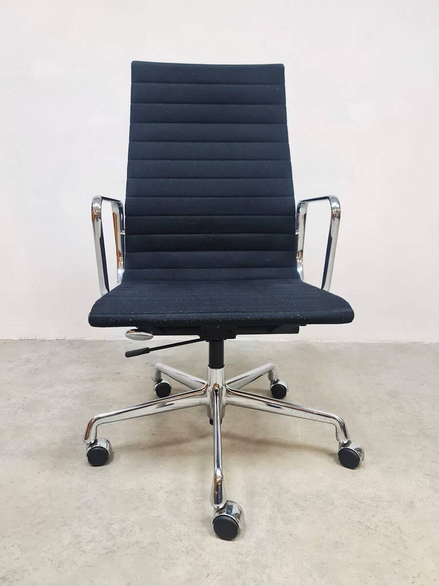 Vintage aluminum office chair EA 119 Charles and Ray Eames Vitra