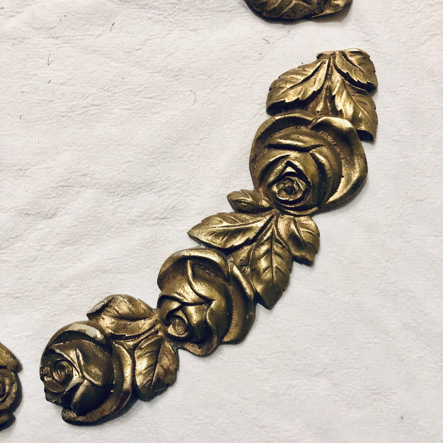Fronton with bronze roses