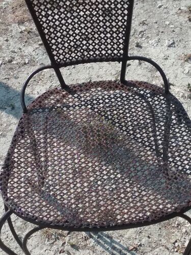 Paire de chaises basses en fer forgé