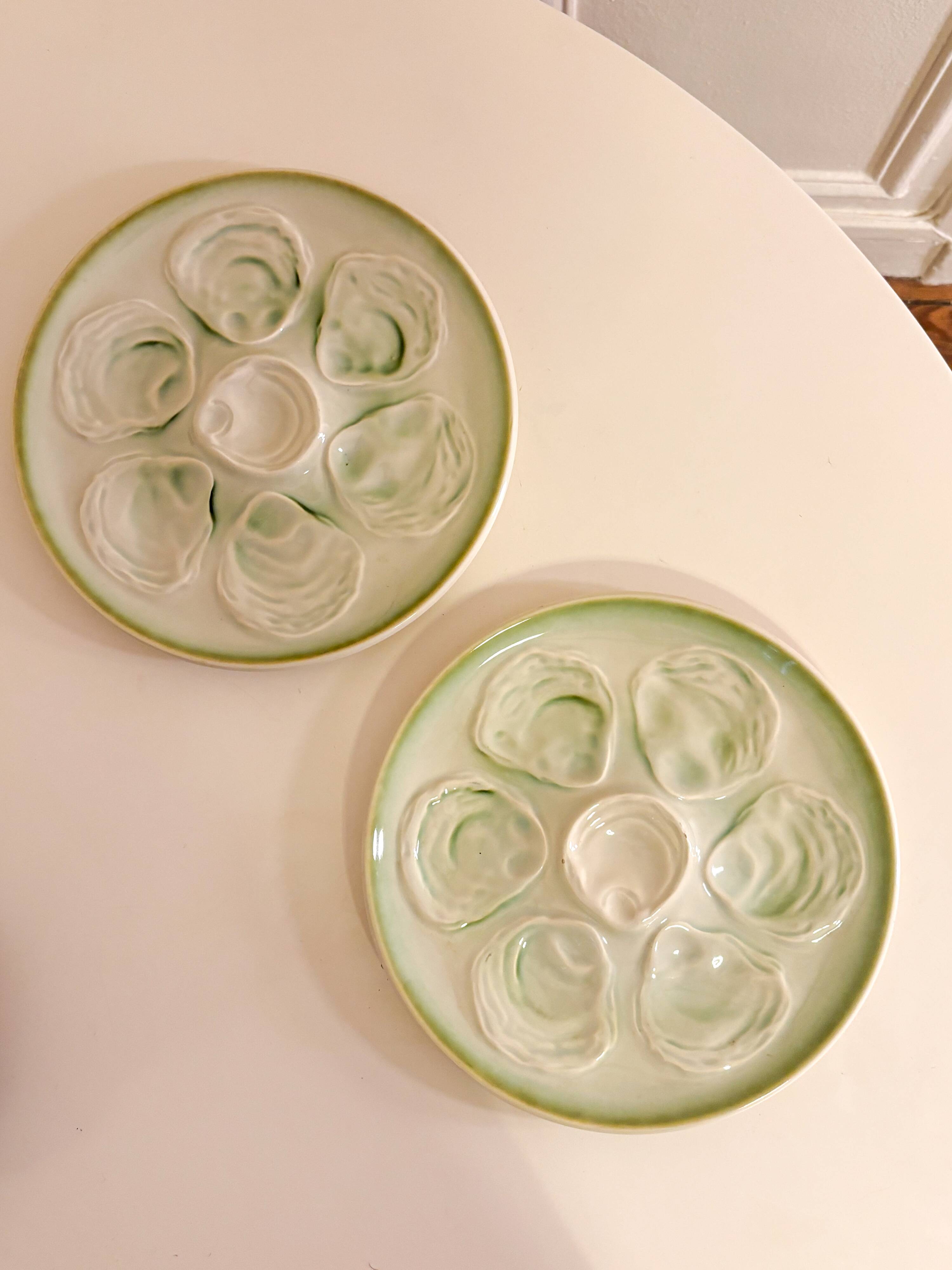 Paire d'assiettes à huîtres en barbotine, Bleu & Vert, 1960