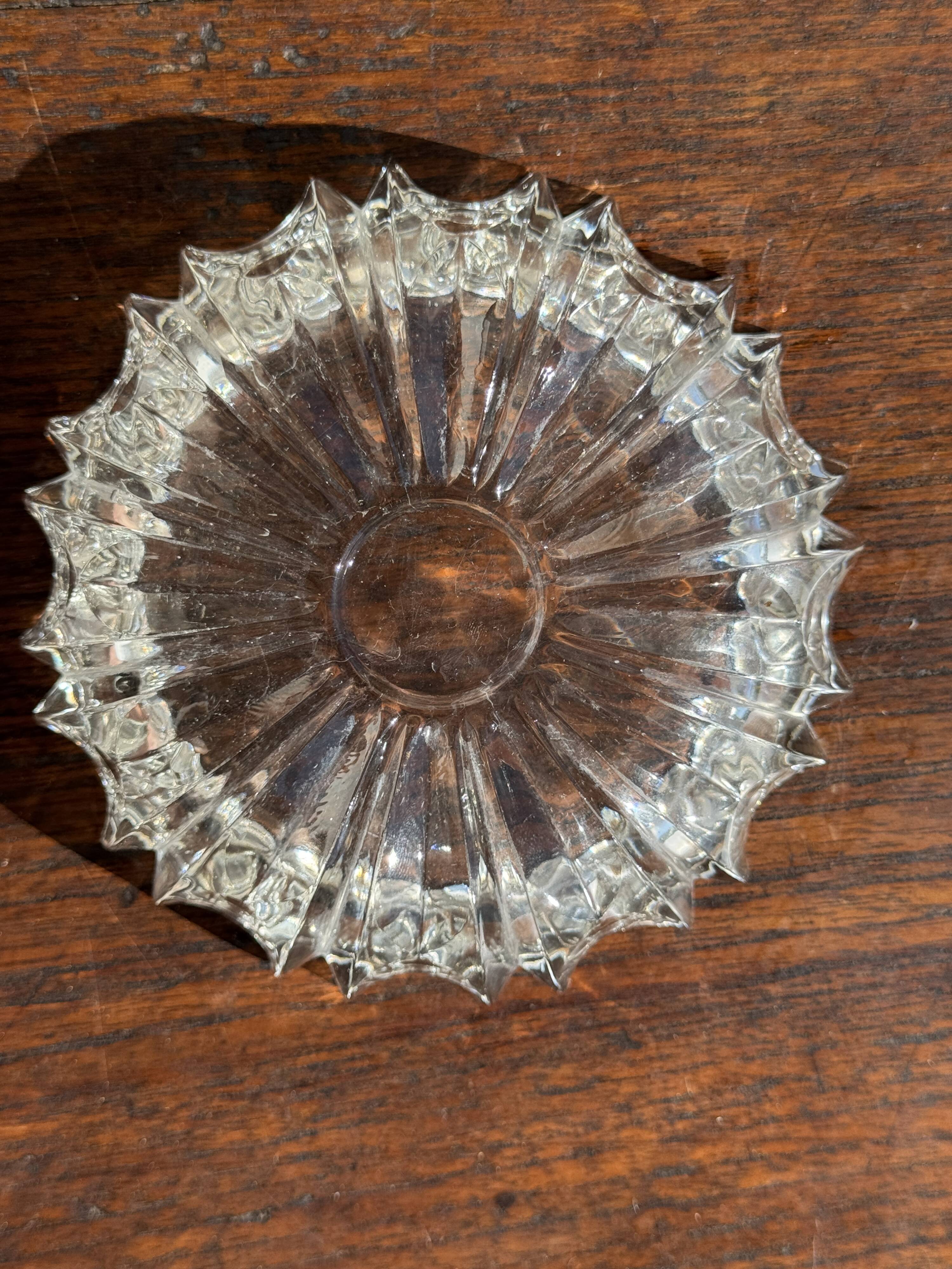 Vintage glass ashtray with scalloped edge D13 H3.5