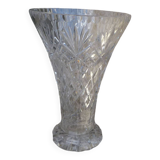 Vase en cristal taillé forme évasée