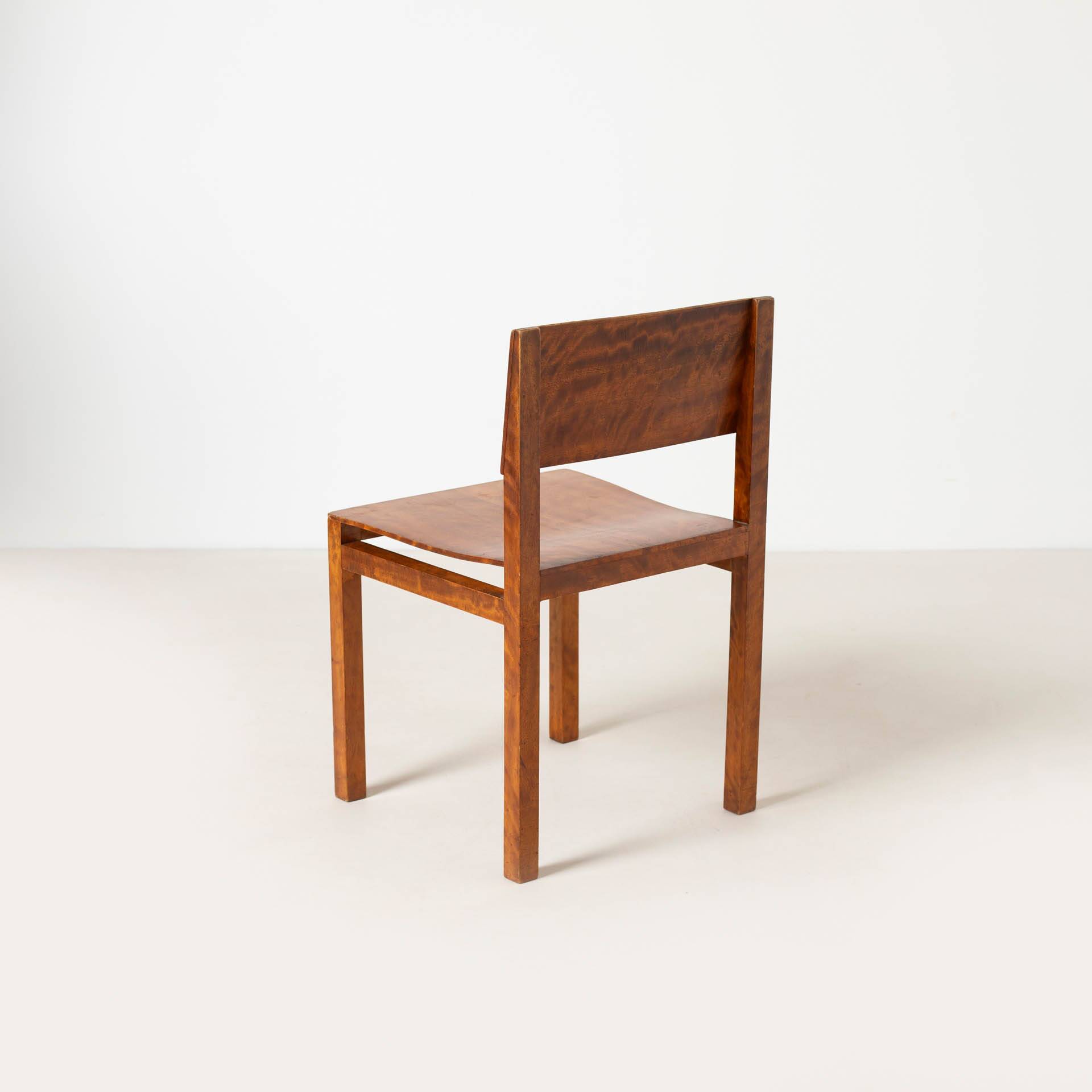 Set of 4 unique Bauhaus modernist dining chairs in birch, Prague, 1940s.