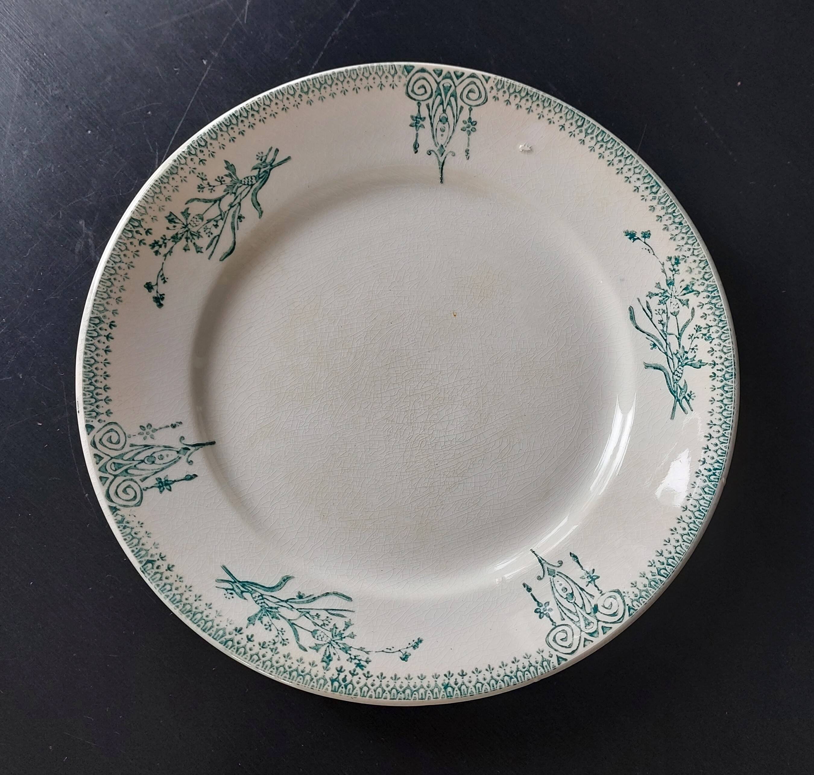 9 Assiettes plates dépareillées Terre de fer tons verts bleus