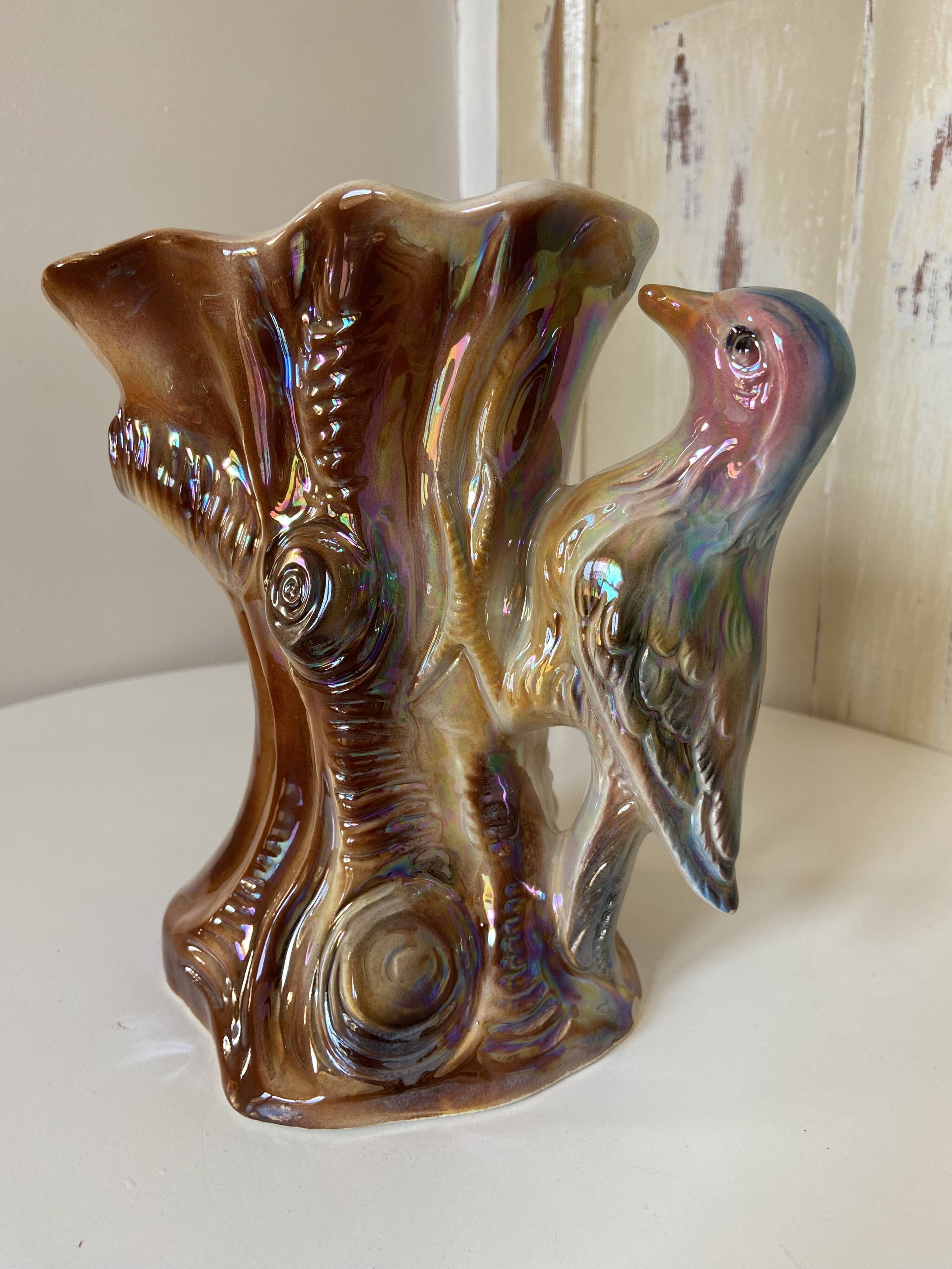 Kitsch Vase "Tree Trunk with Green Woodpecker" - Pink Iridescent Ceramic