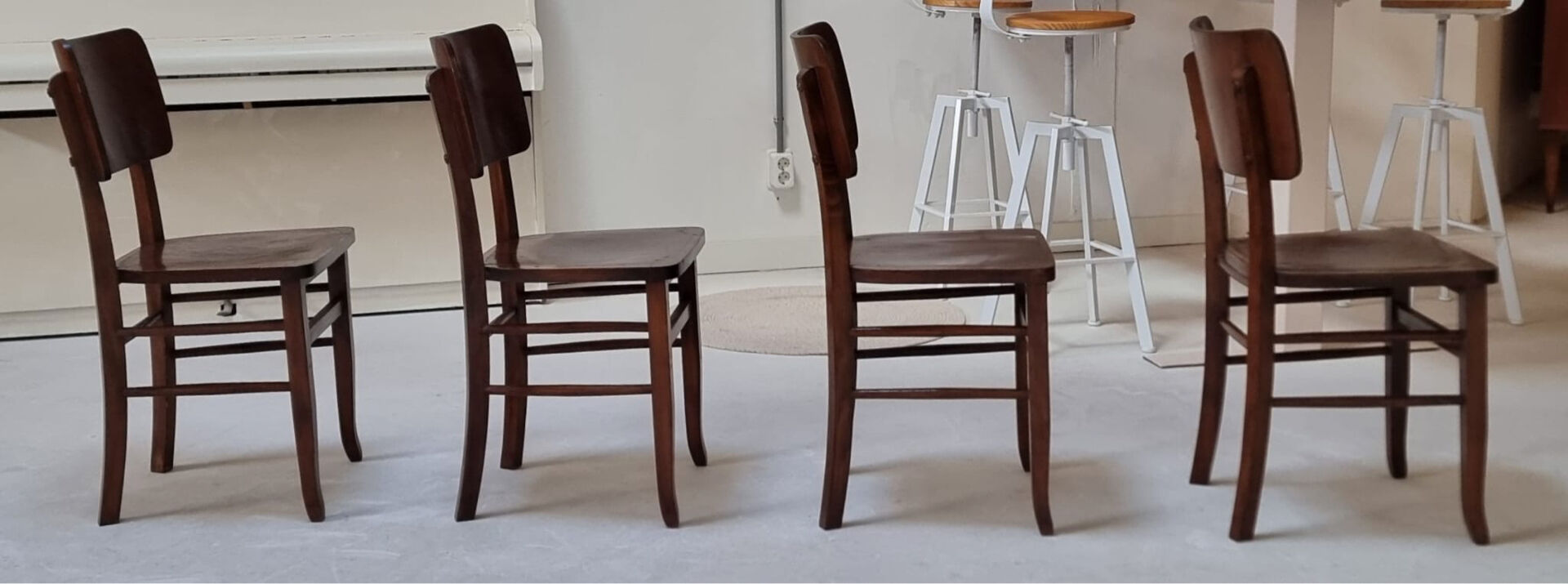 Chaises du milieu du siècle
