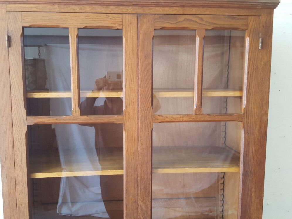 Showcase cabinet