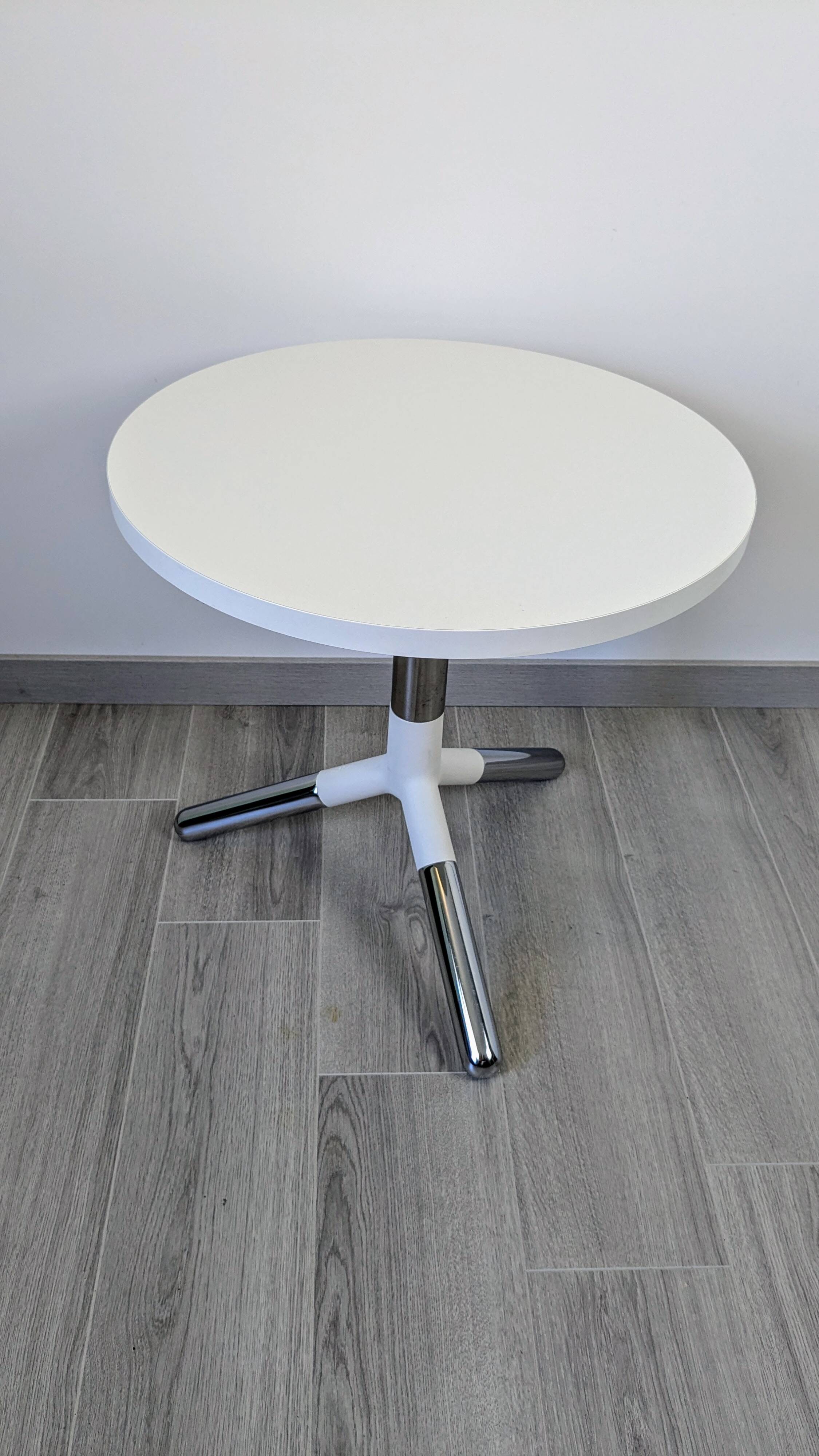 Matéria white side table, contemporary design, chrome-plated metal