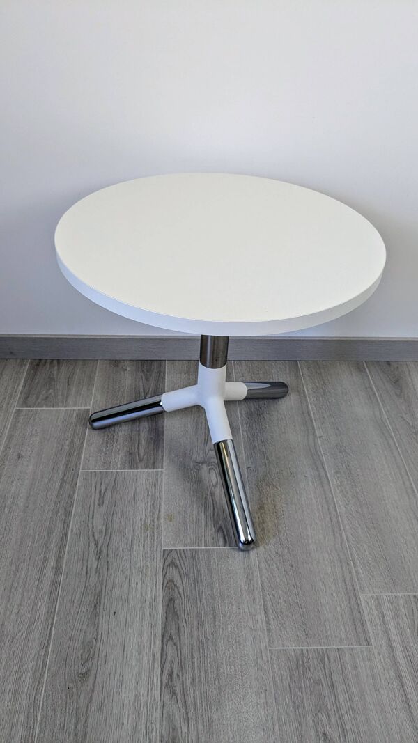 Table d’appoint Matéria blanche design contemporain métal chromé