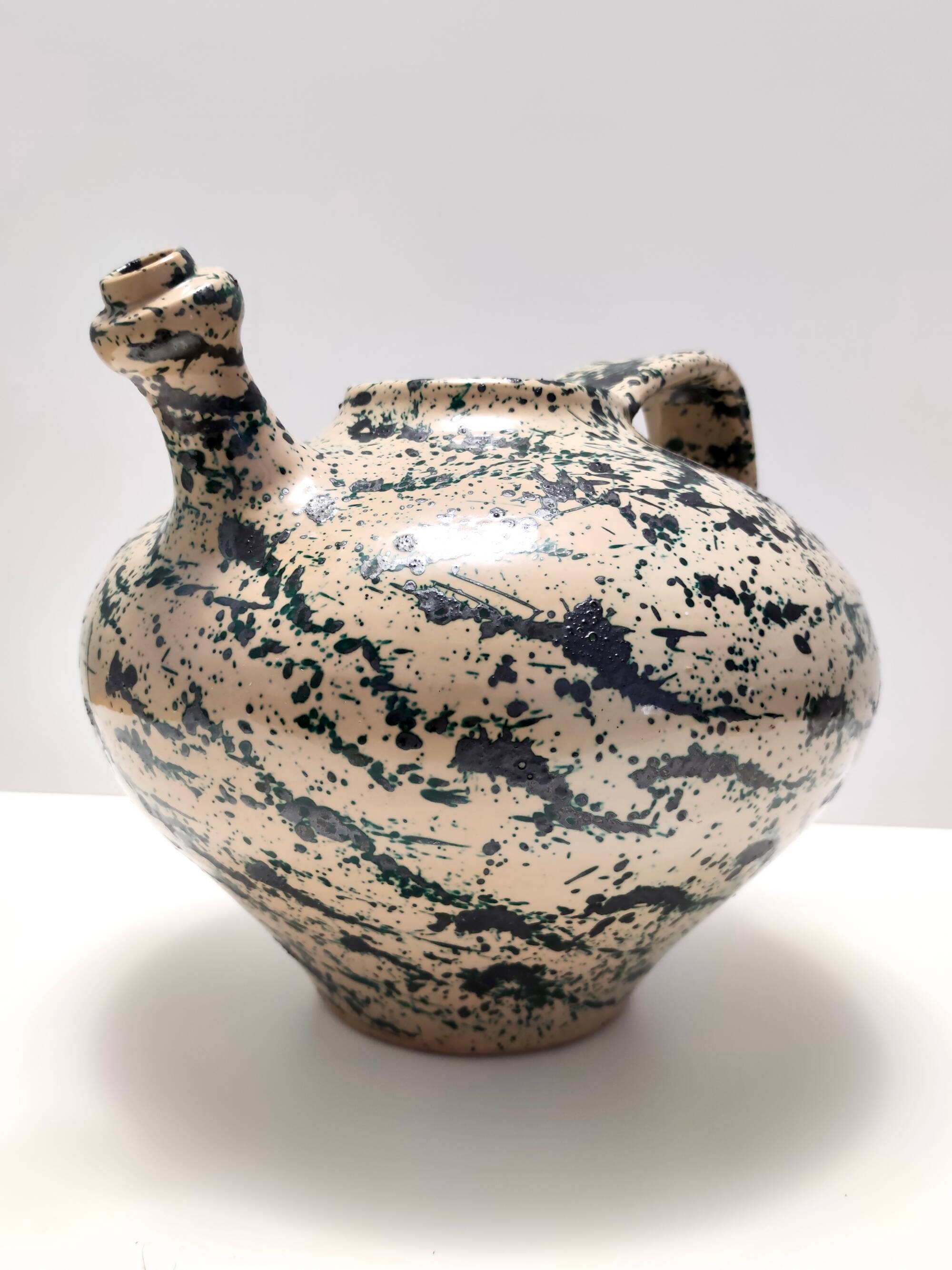 Vase vintage en terre cuite laqué et peint à la main beige et vert, Deruta