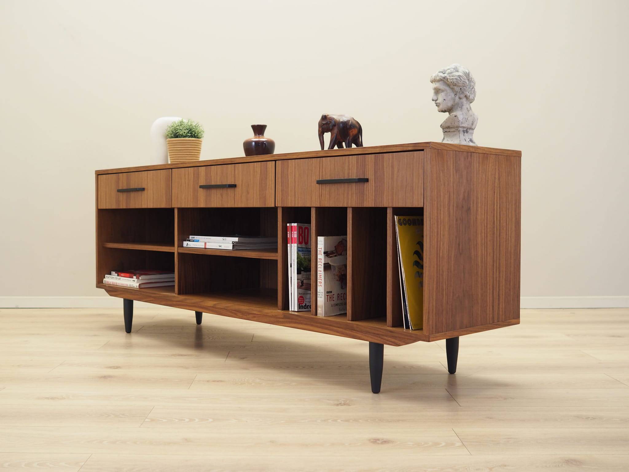 Enfilade en noyer, design scandinave