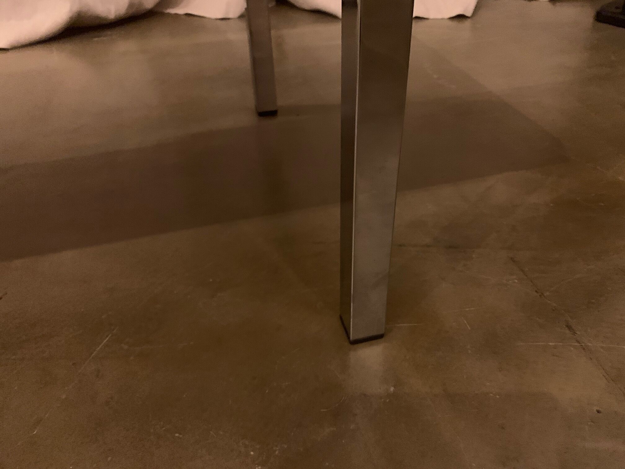 Expandable coffee table