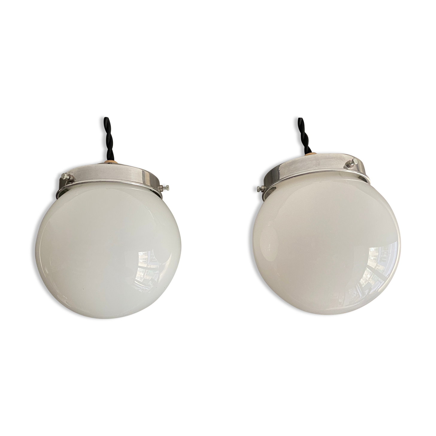 Lot 2 opaline hanging lamps