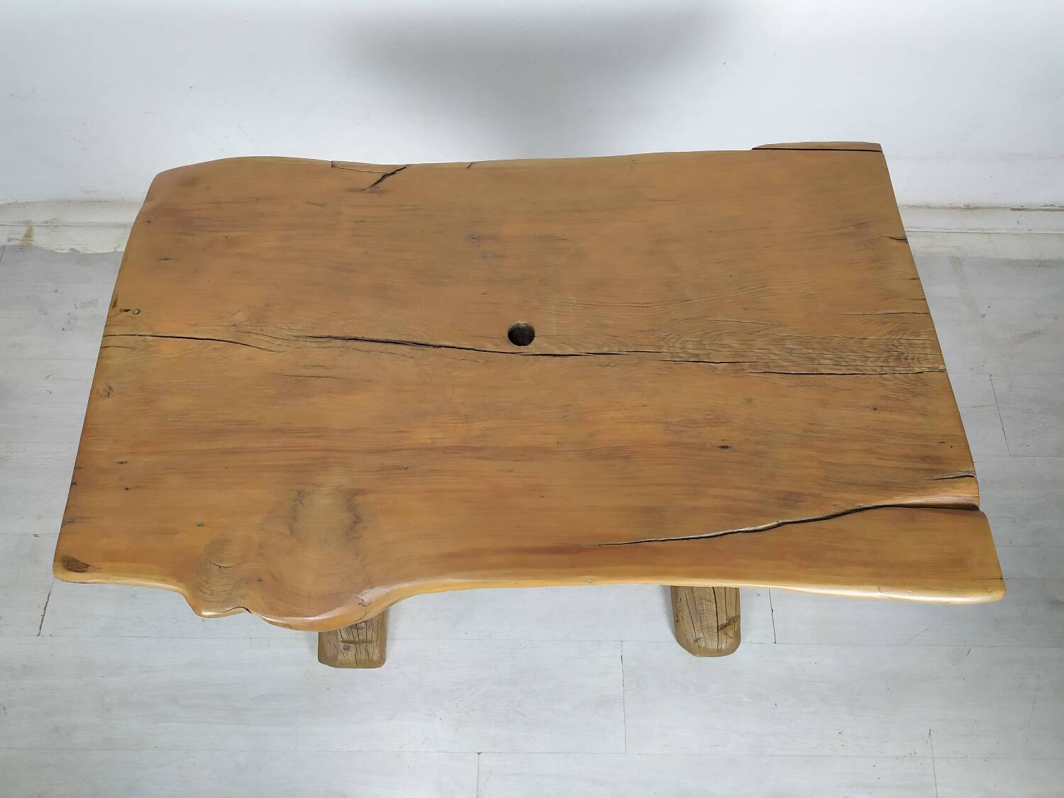 Table extérieur brutaliste