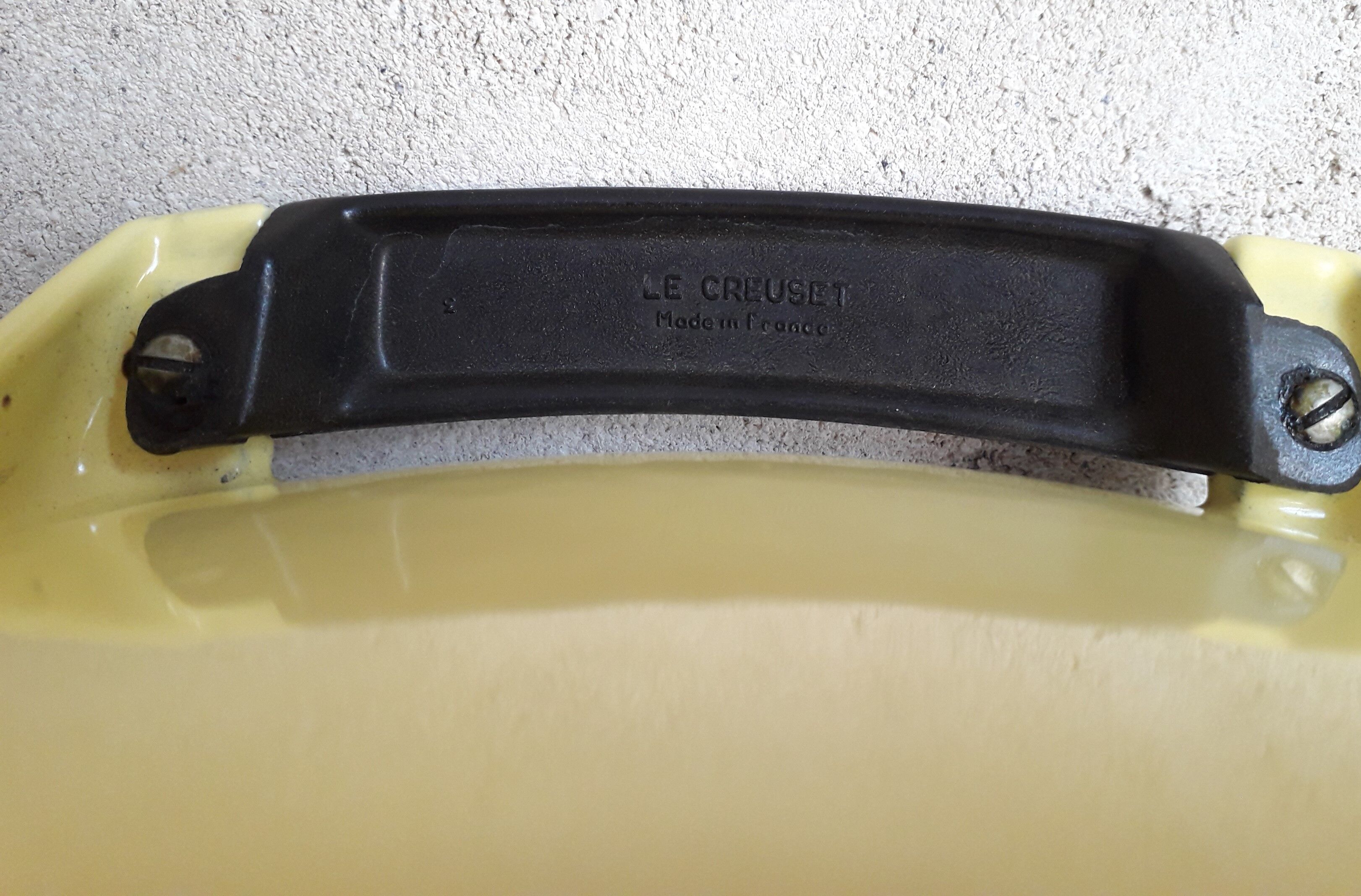 Cocotte en fonte émaillée jaune Le Creuset design Raymond Loewy