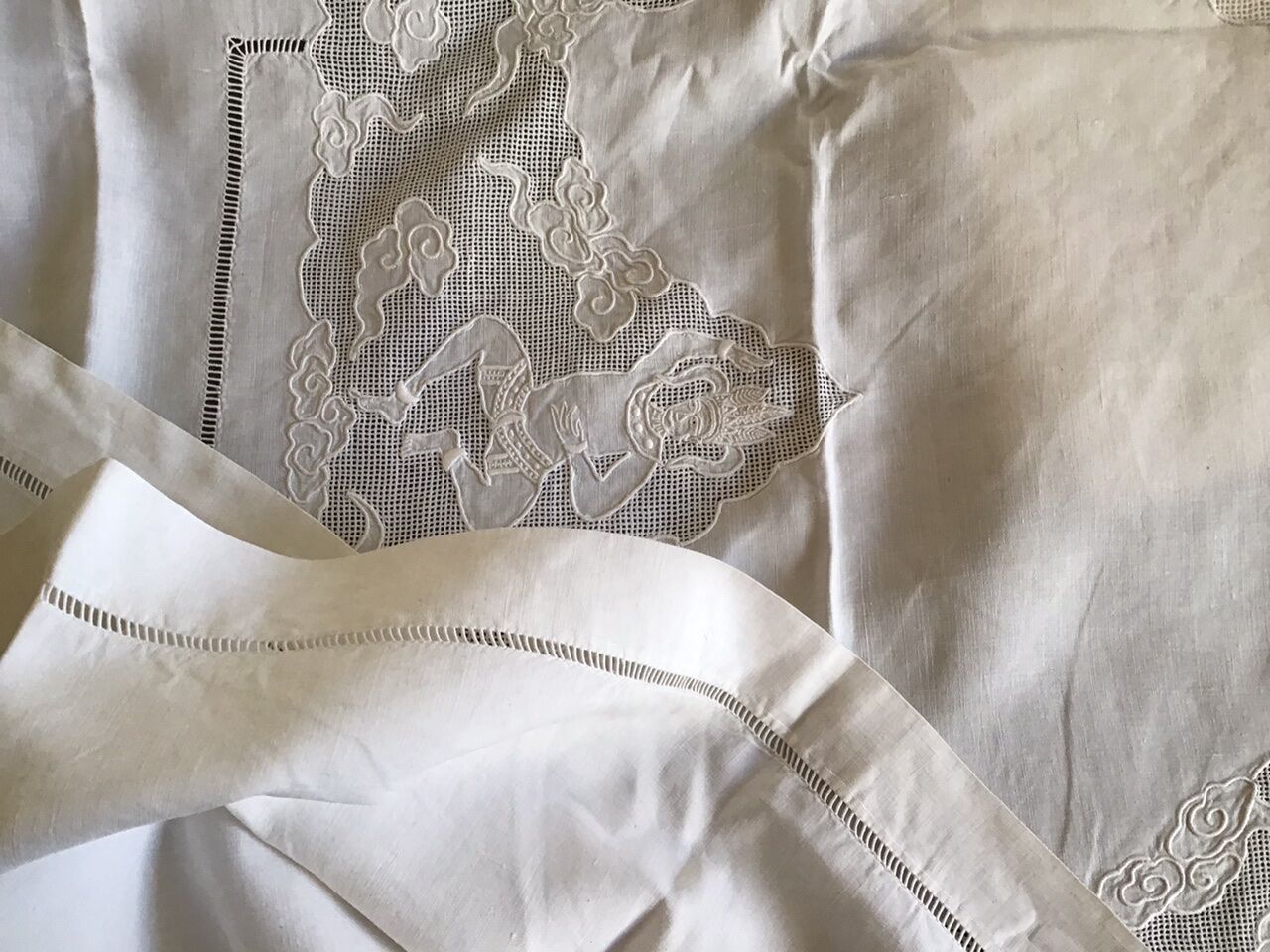 Japanese coat of white linen yarn