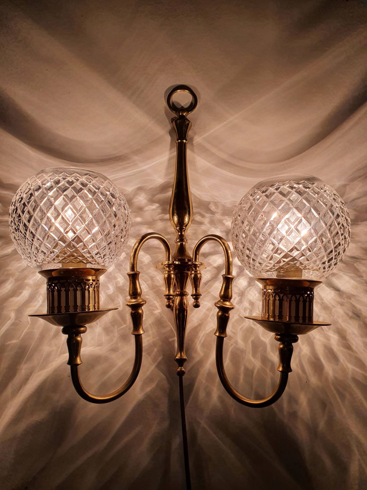 Two-light wall light gold with antique crystal globes
