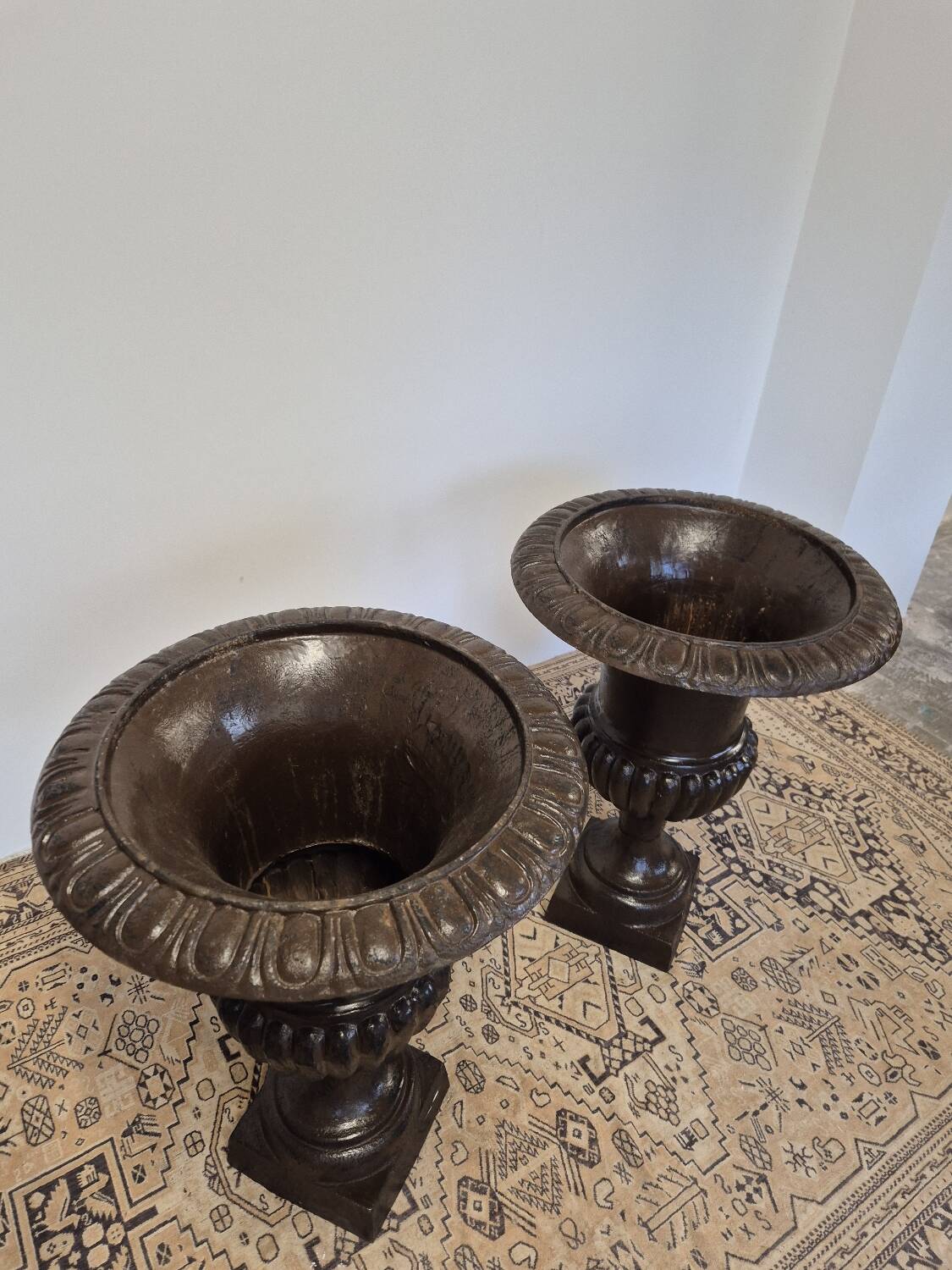 Pair of Medici cast iron vases from a bourgeois house - H73cm