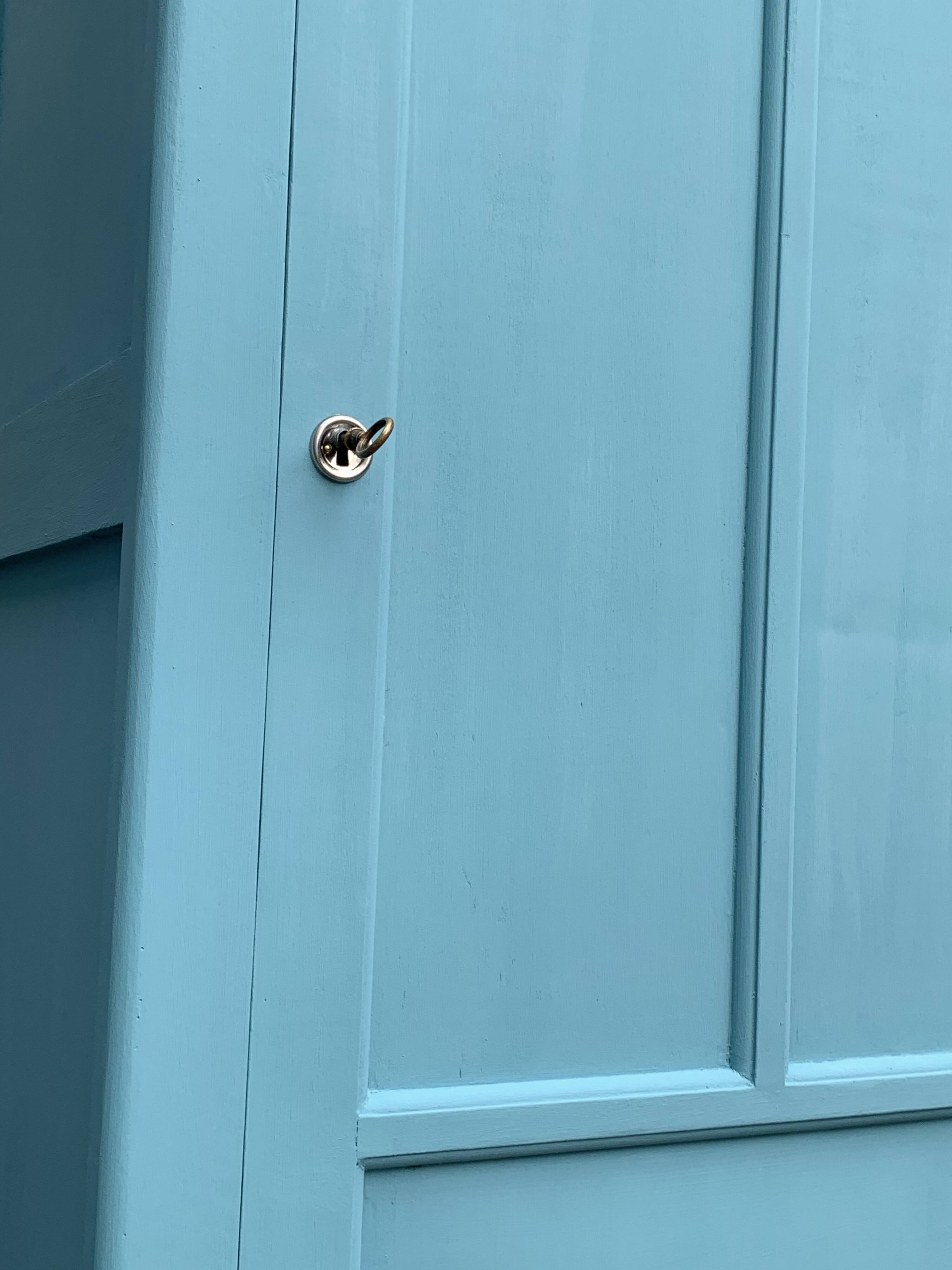 Armoire bonnetière parisienne turquoise 1940