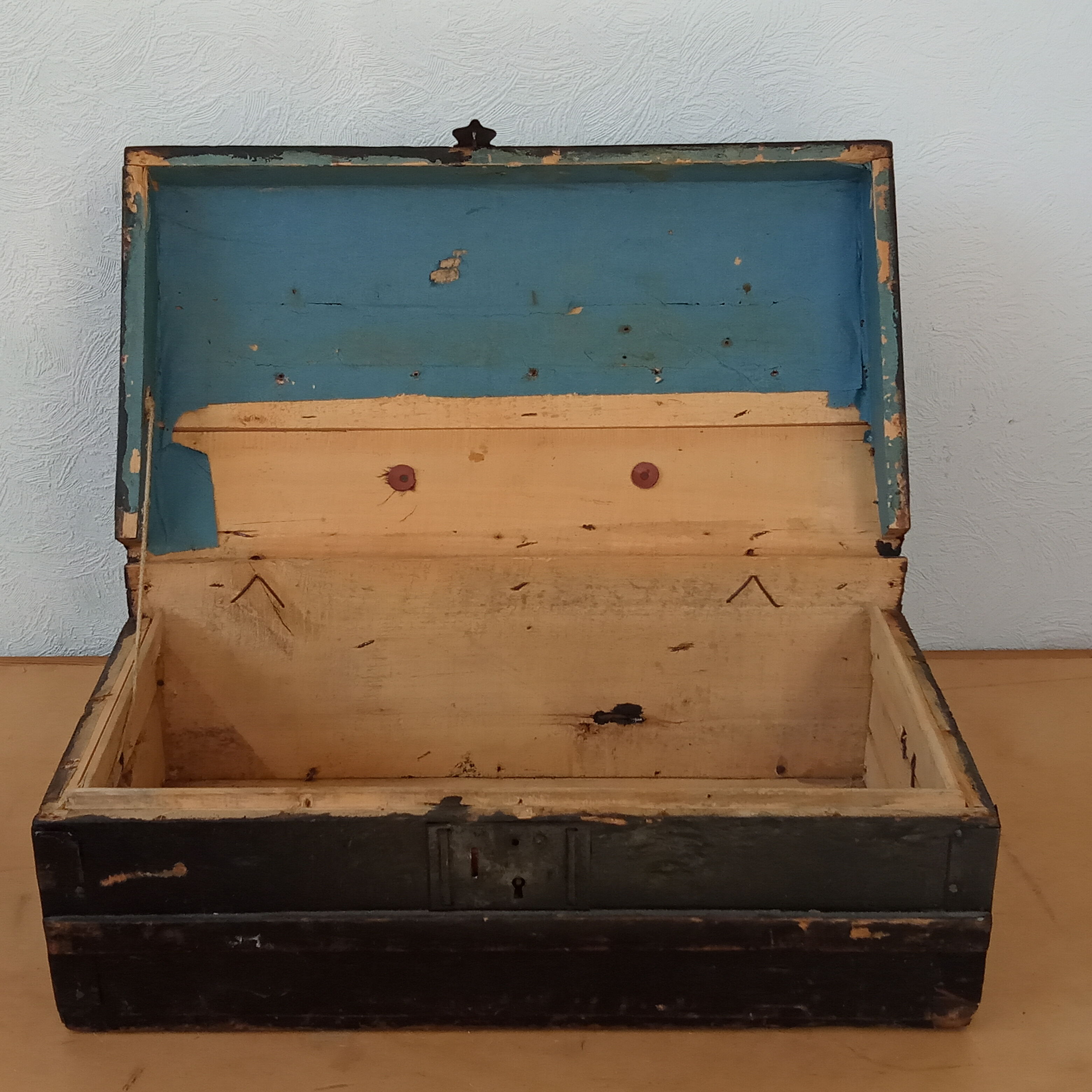 1900 travel trunk