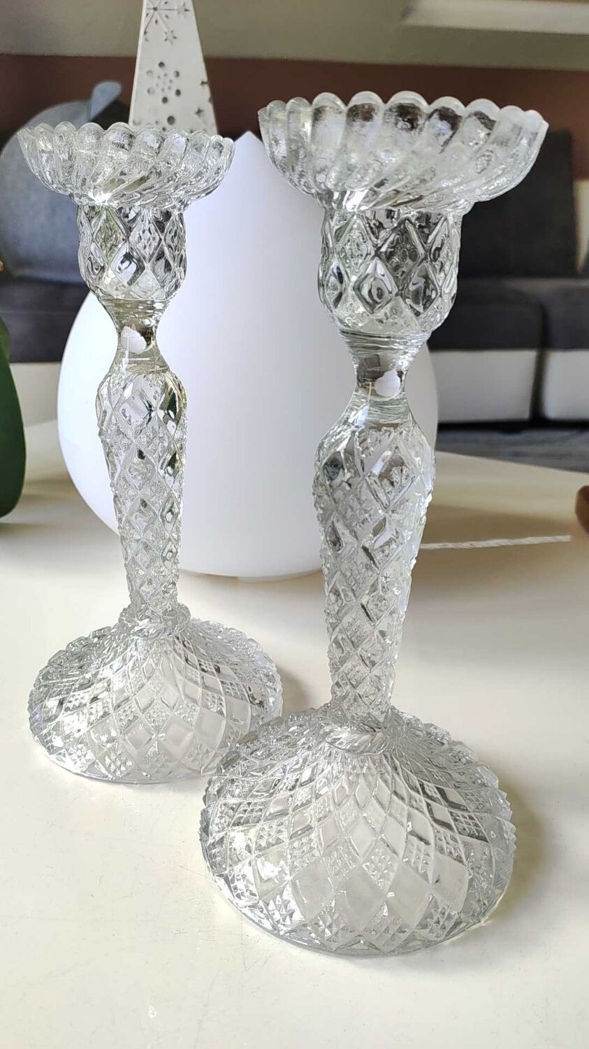Pair of Bougeoirs flambeaux/Verrerie de Portieux, molded glass. Cross patterns, corolla shape