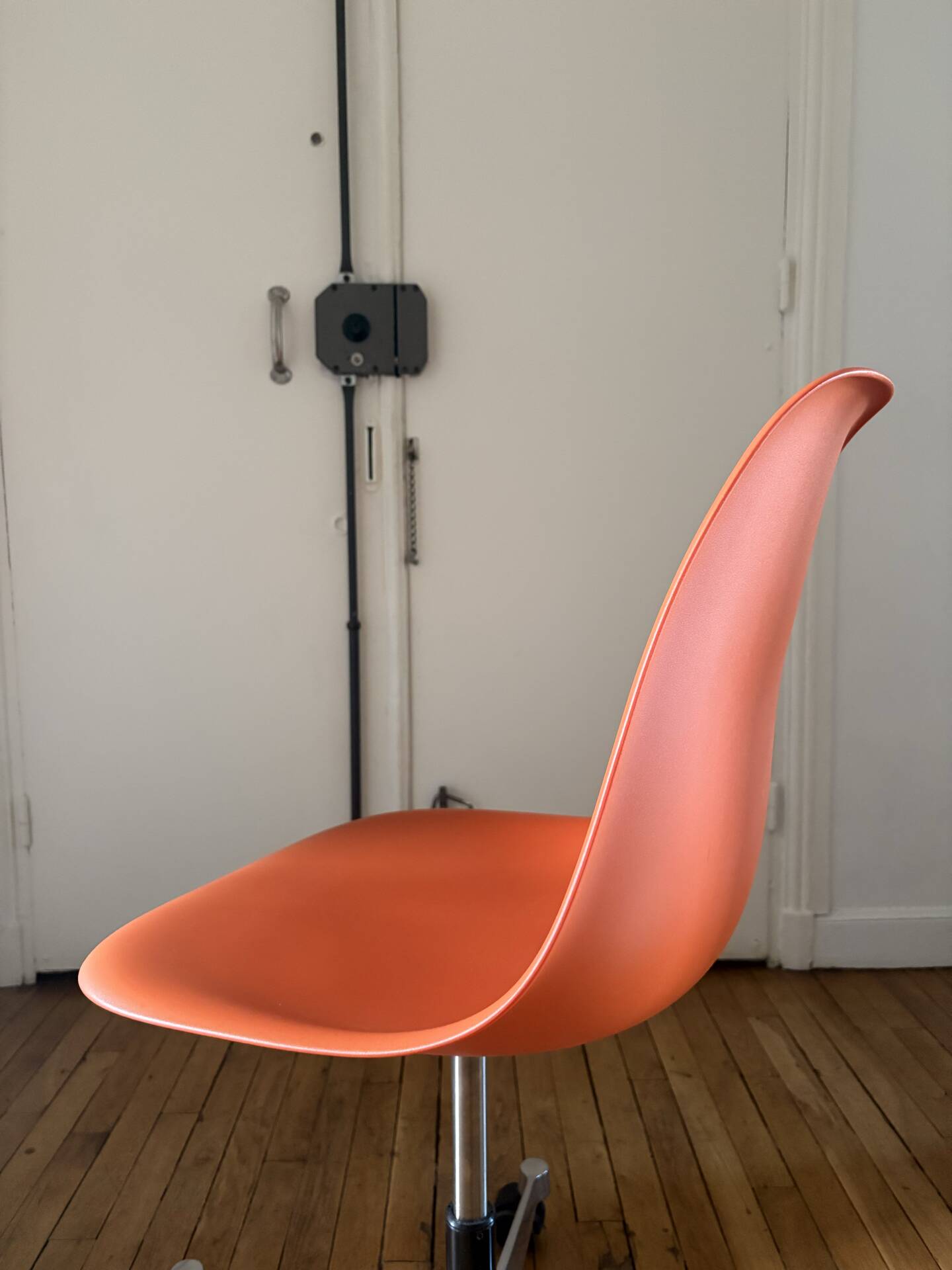 Vitra eames desk chair