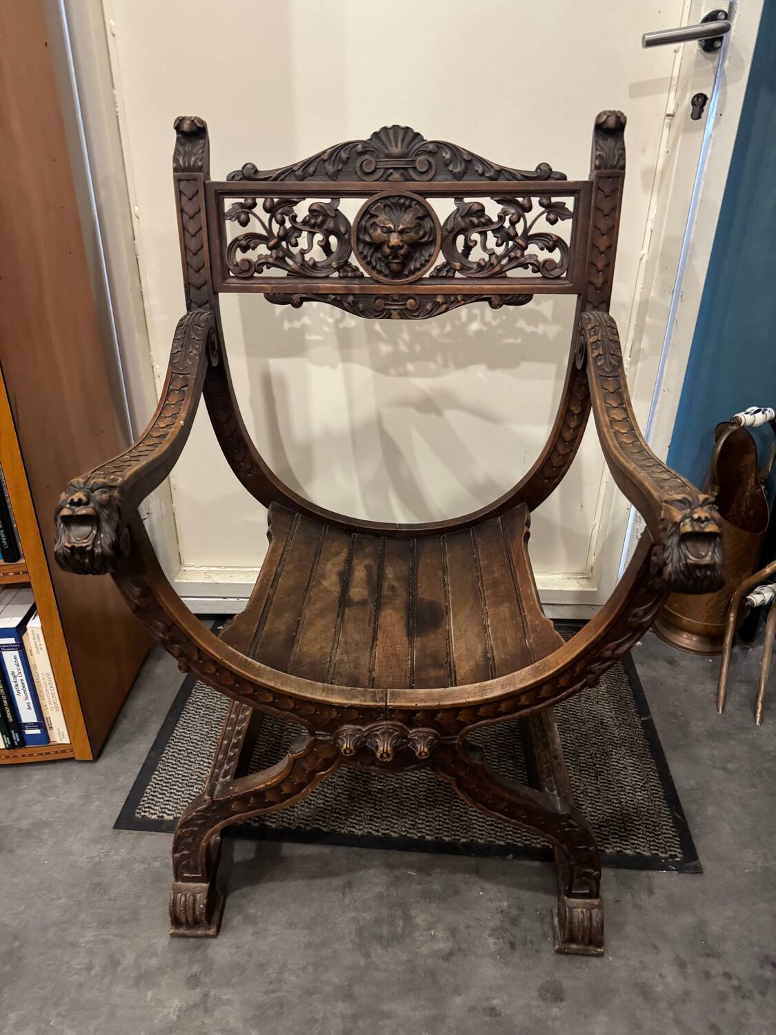 Curule Dagobert armchair in walnut