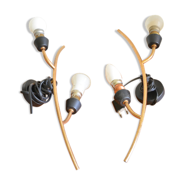 Paire d'appliques à 2 branches stylisées en laiton