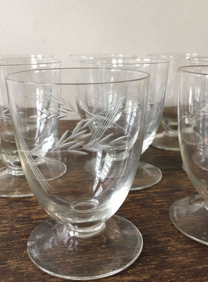 Set of 8 antique water glasses engraved on stand