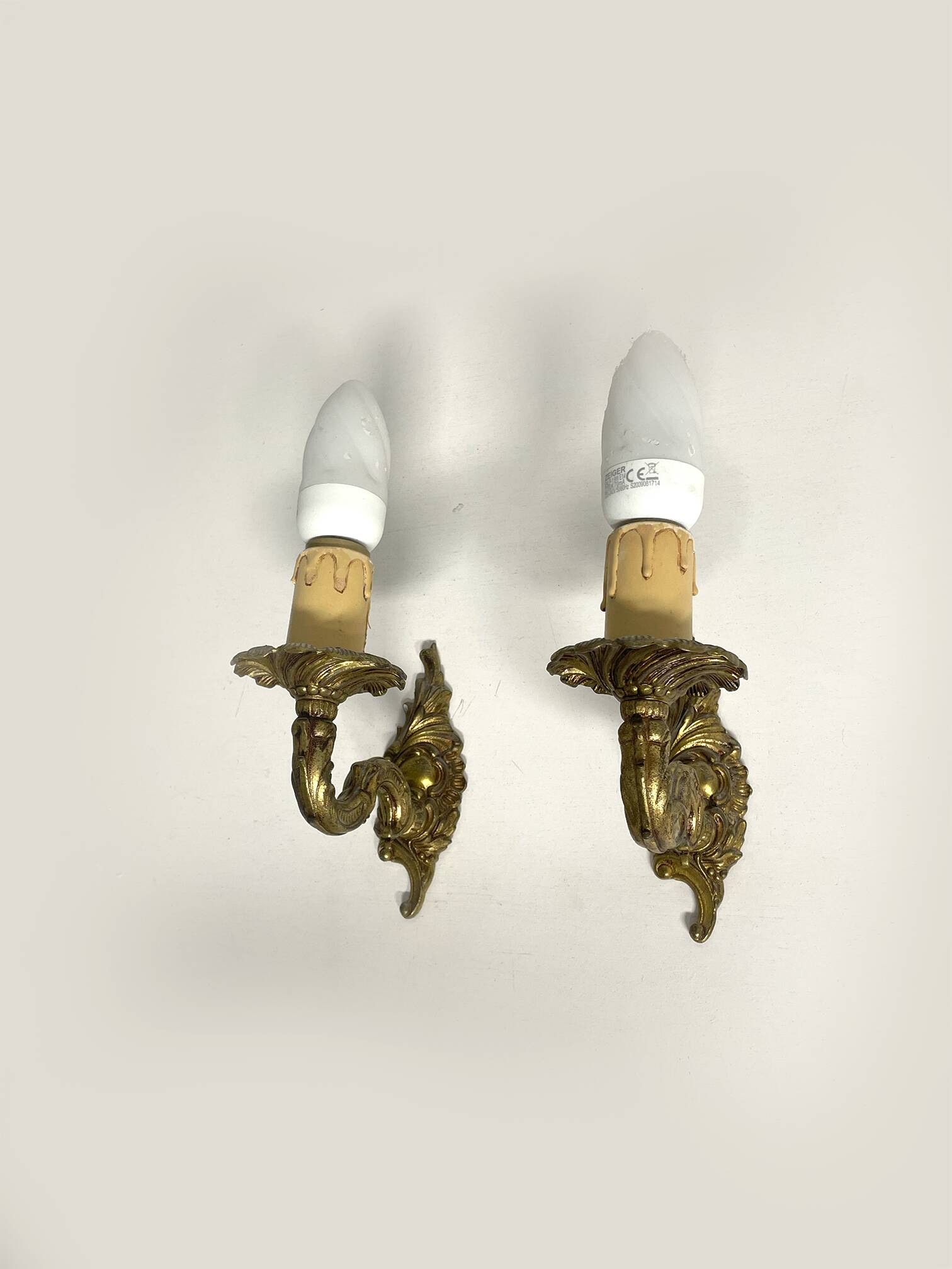 Pair of bronze candlestick wall lights, classic style, Louis XV