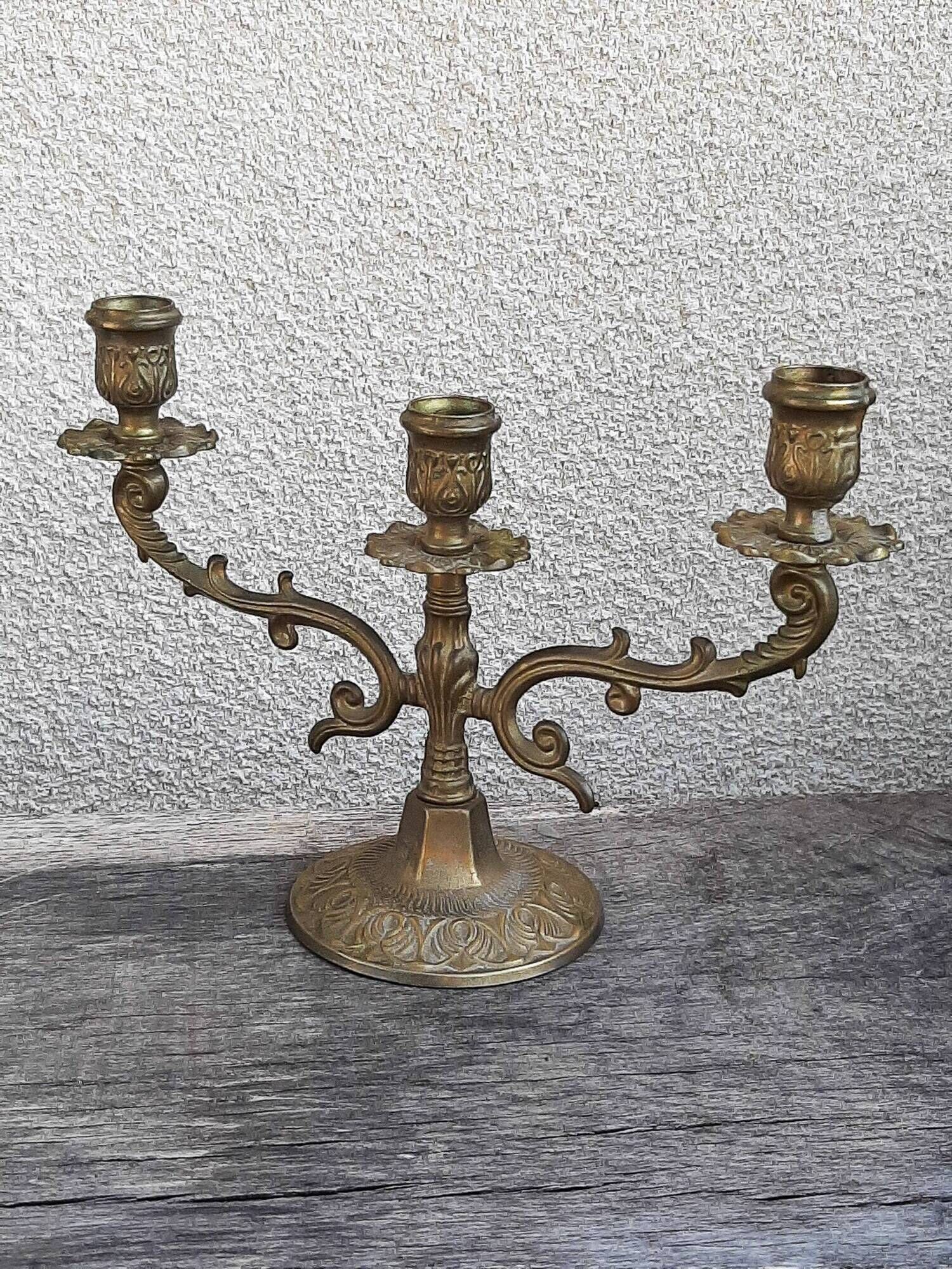 Three-light chandelier in brass metal