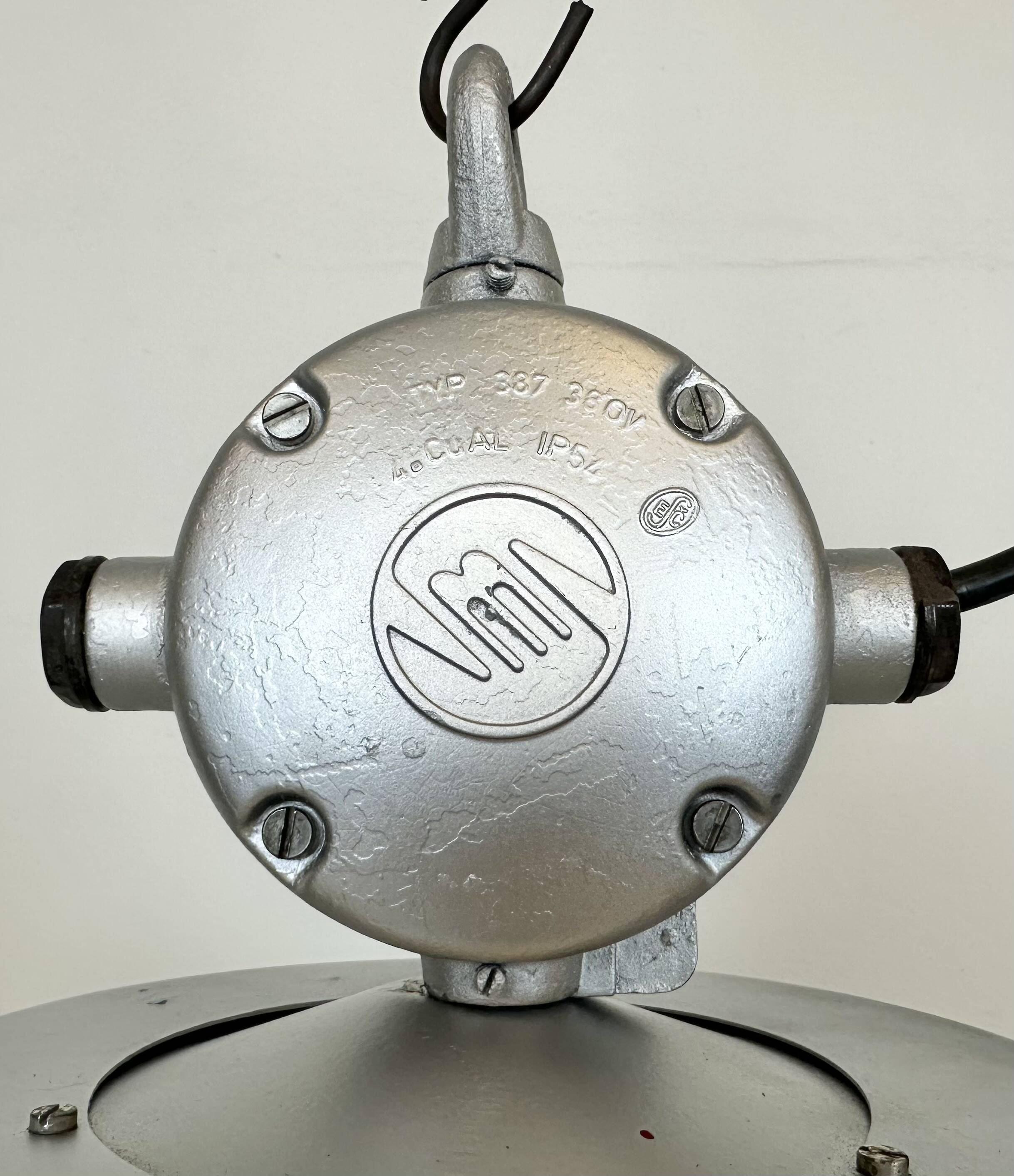 Suspension industrielle en émail noir, 1960s