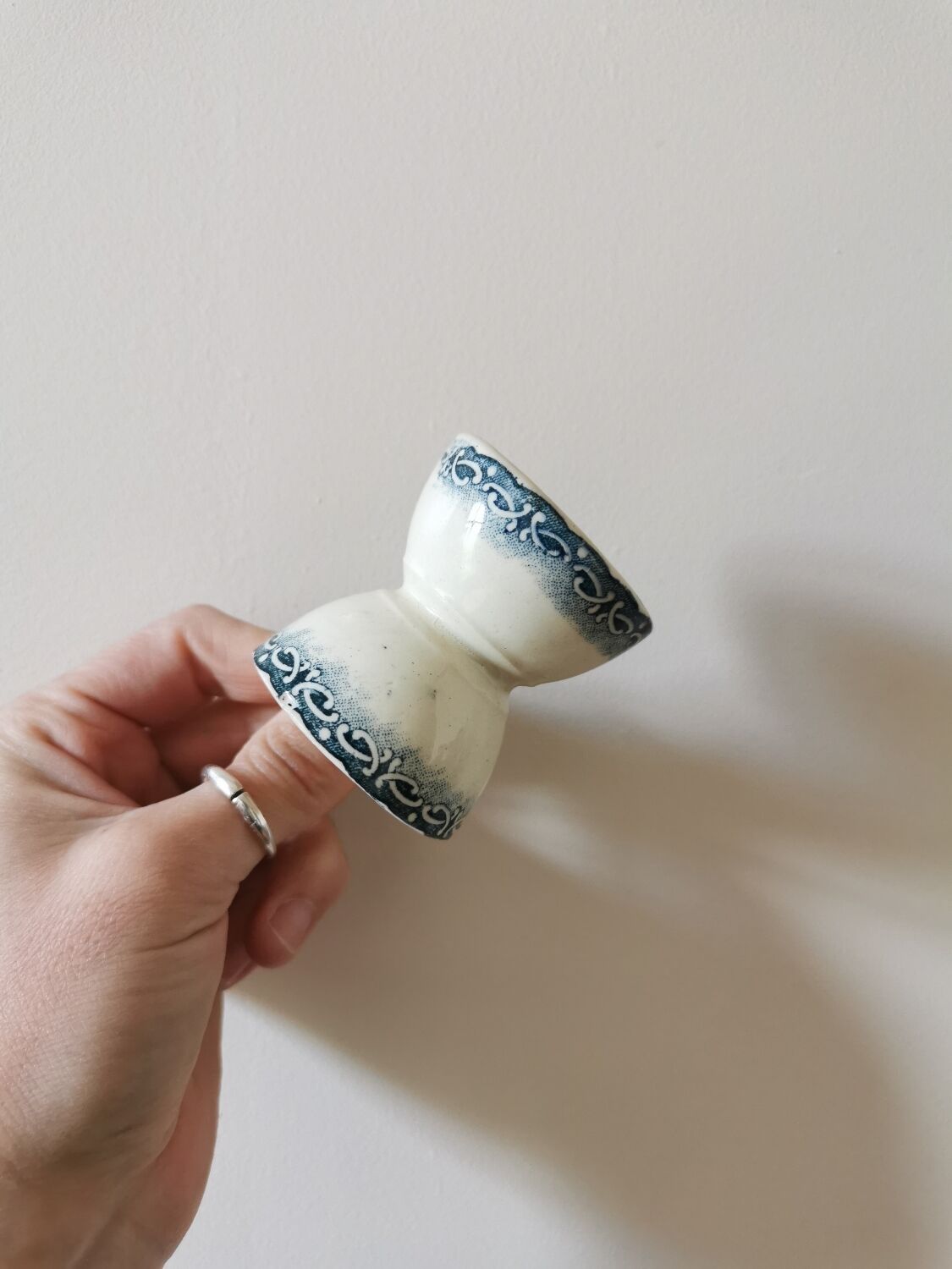 Coquetier diabolo ancien terre de fer