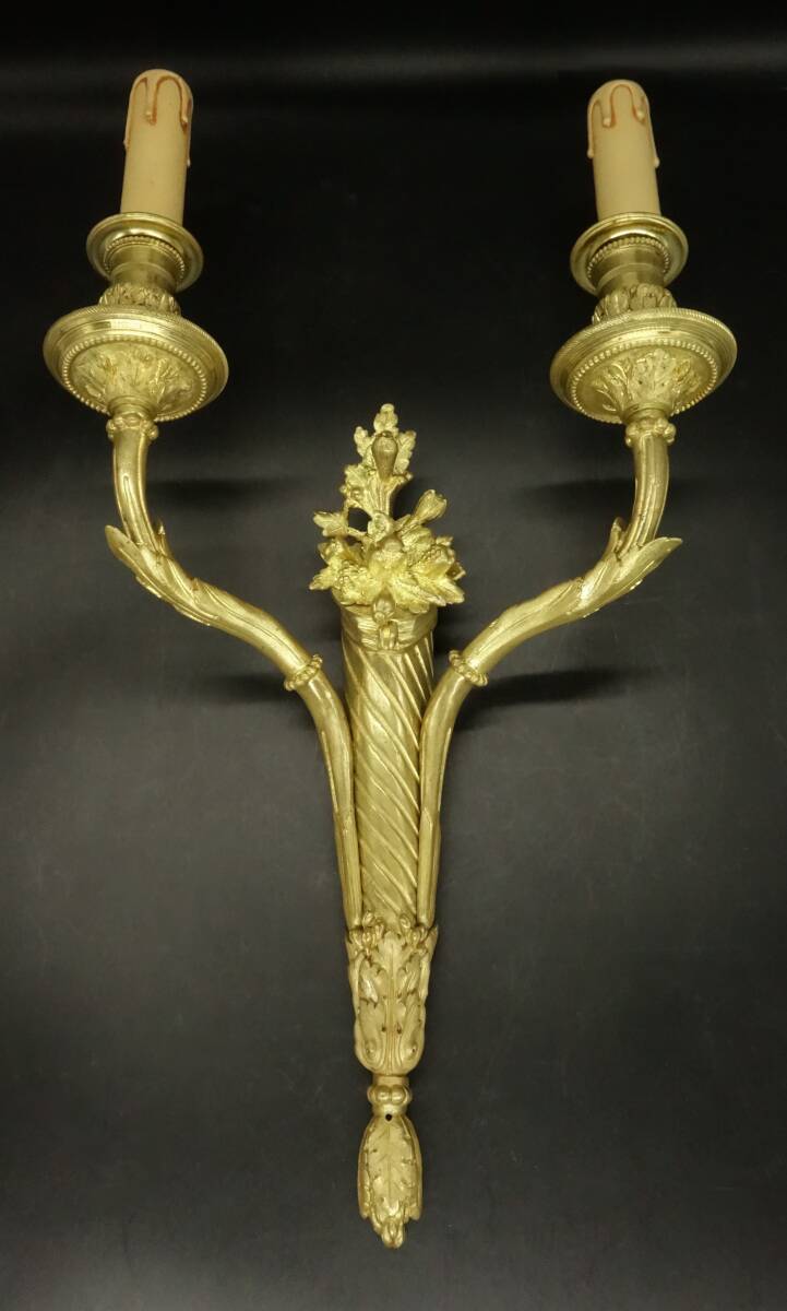 Pair of large wall sconces with flowers in the Louis XVI style from the 19th century - gilded bronze.