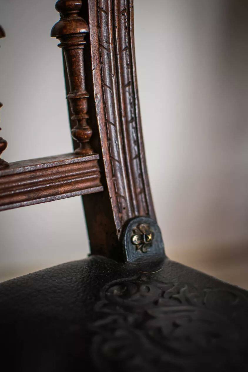 Paire de chaises Henri II – Modèles classiques en bois