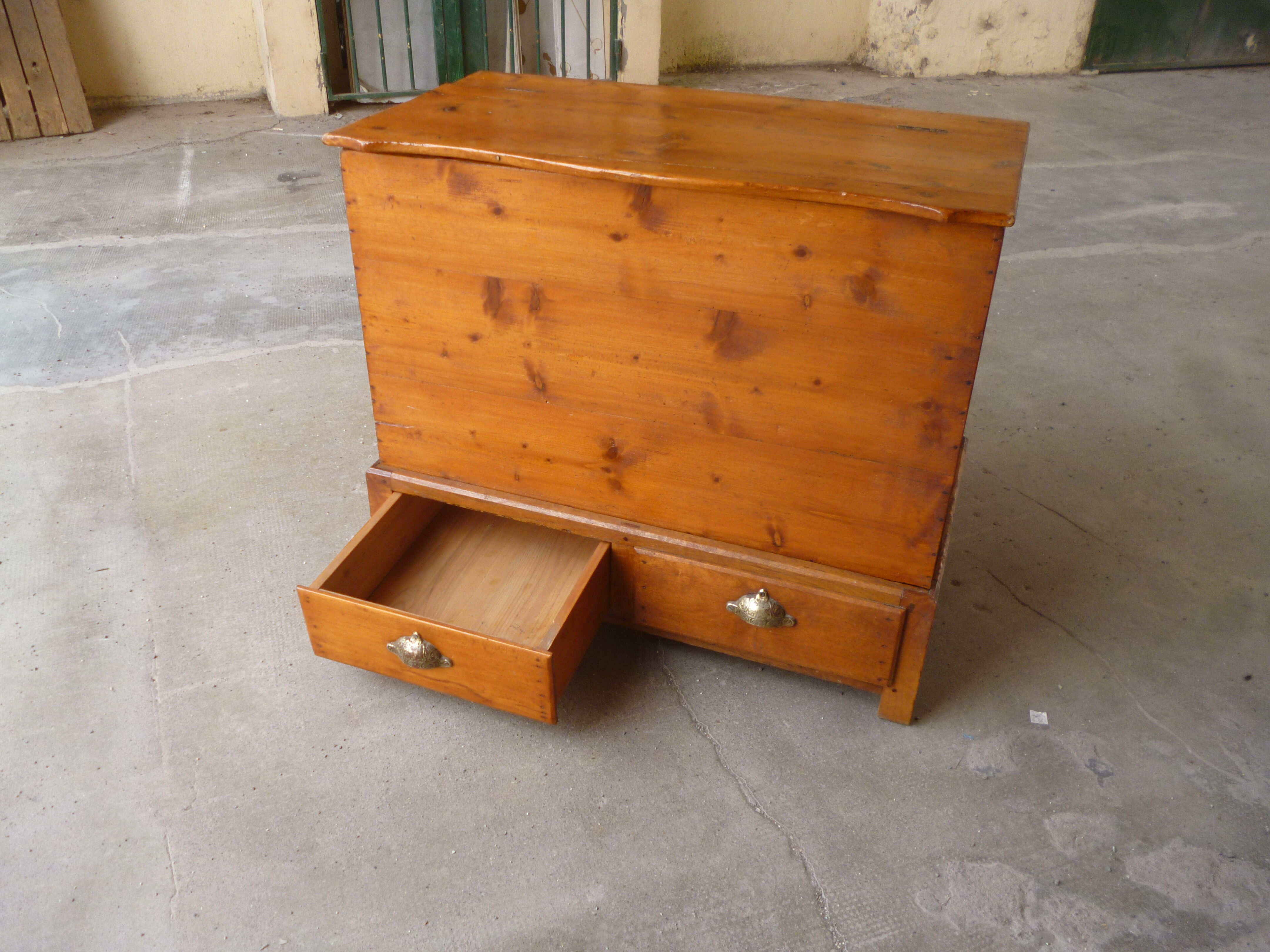 Wood chest