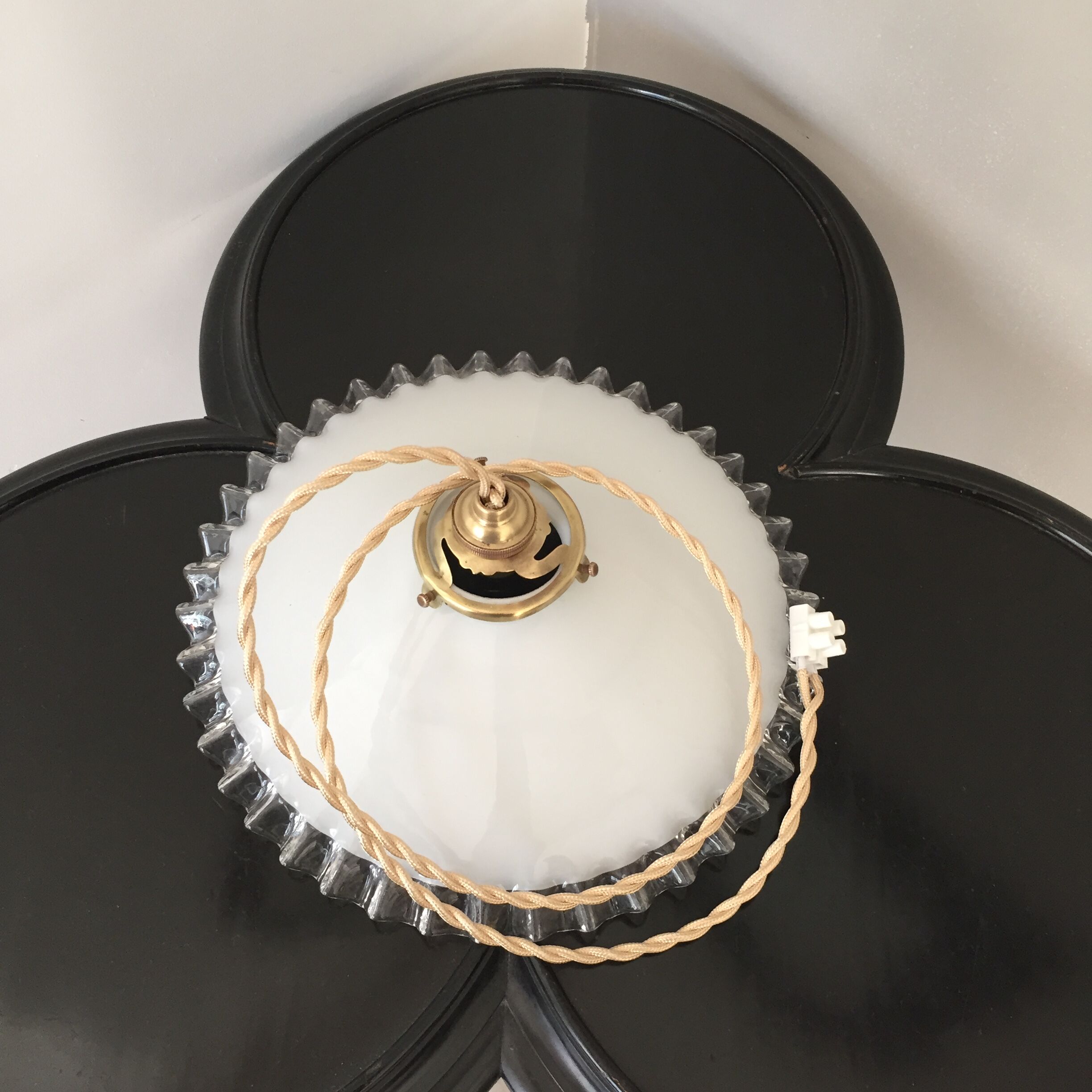 Old white opaline suspension and brass N°10