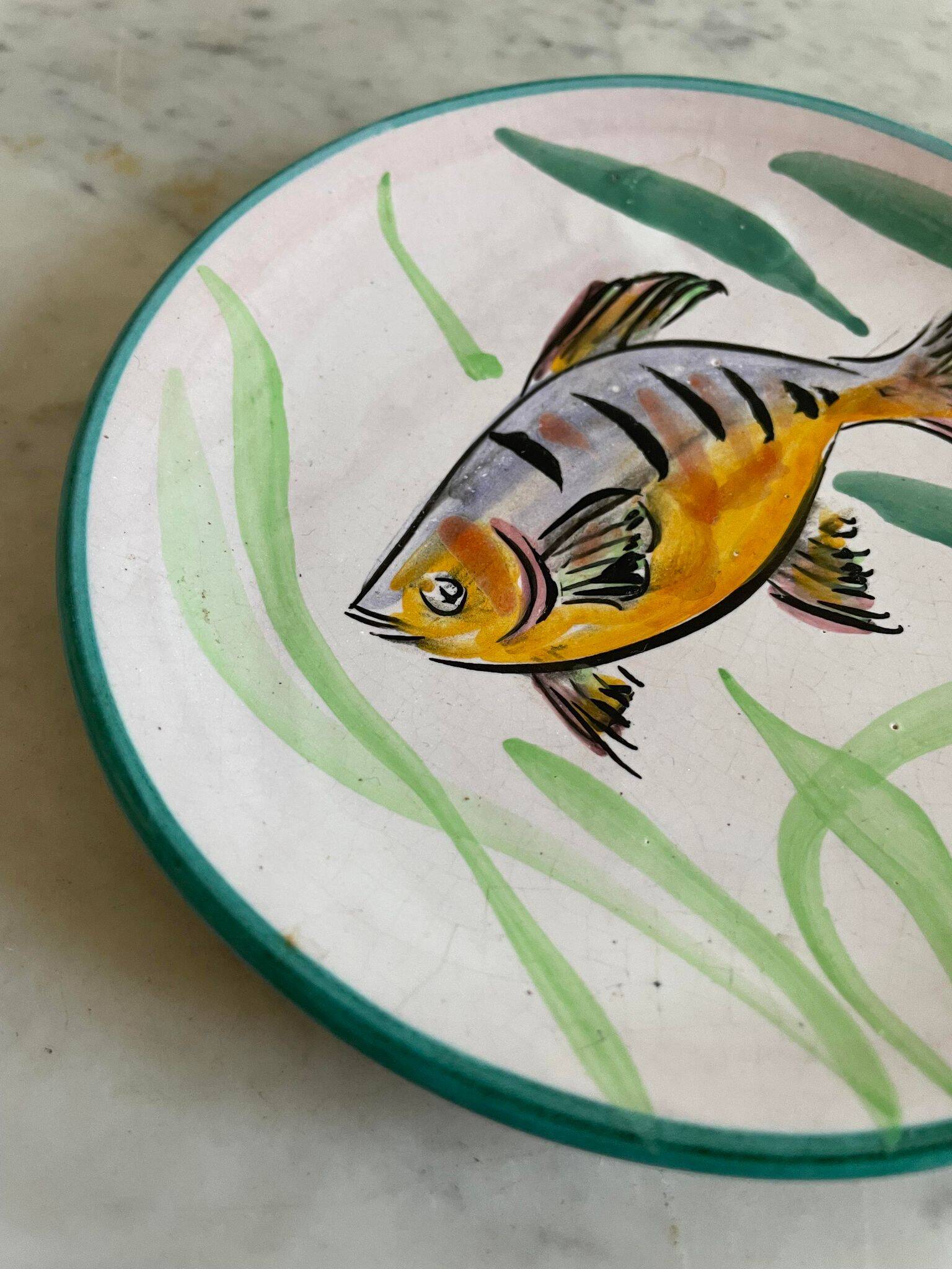 Valaluris plate fish decor