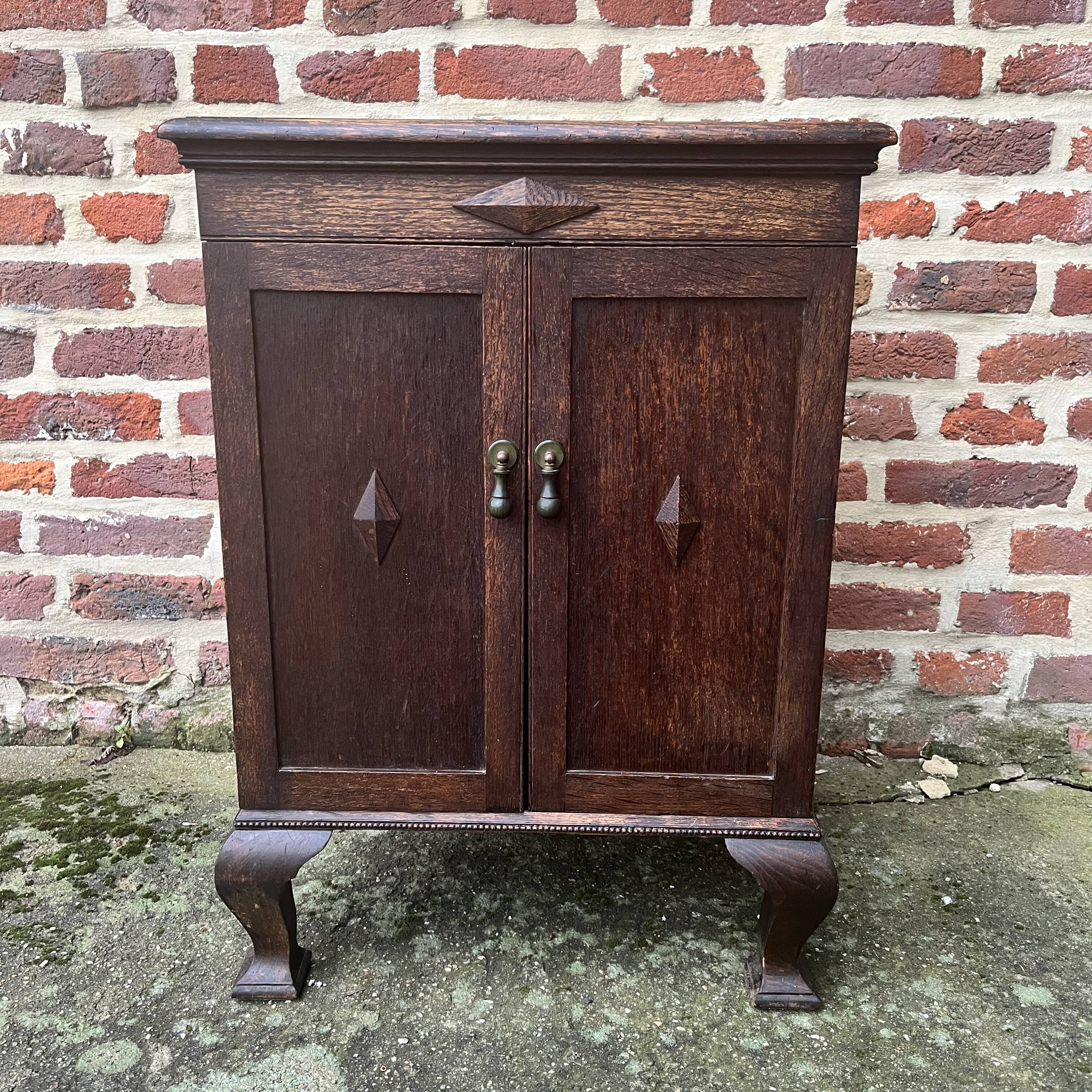 Gramophone cabinet