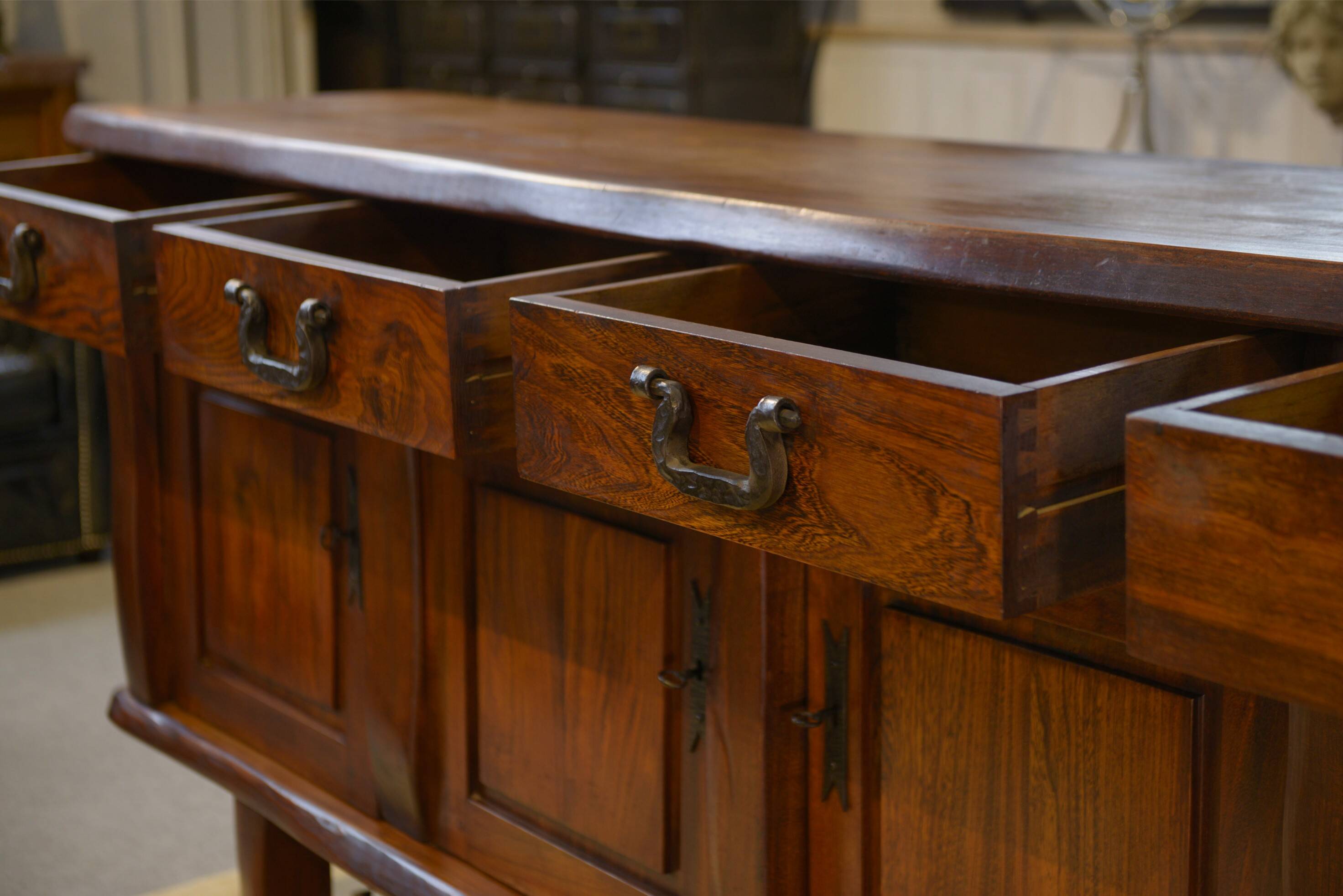 Brutalist sideboard in elm by Aranjou 1950s