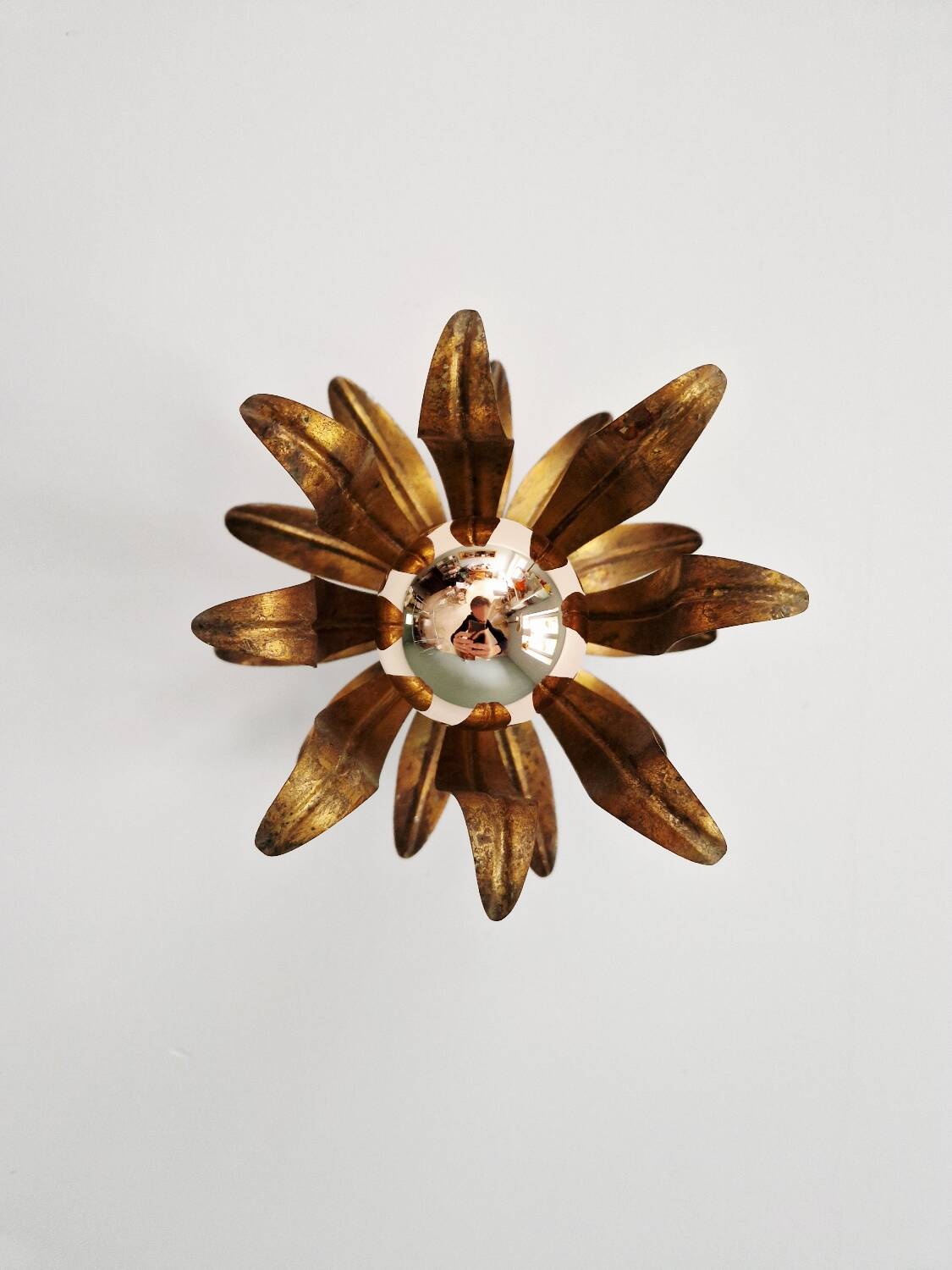 Italian ceiling light in gilded metal, floral design, 1960-70.