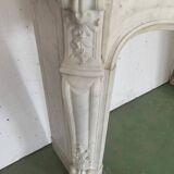Cheminée de style Louis XV en marbre blanc de Carrare XIX siècle