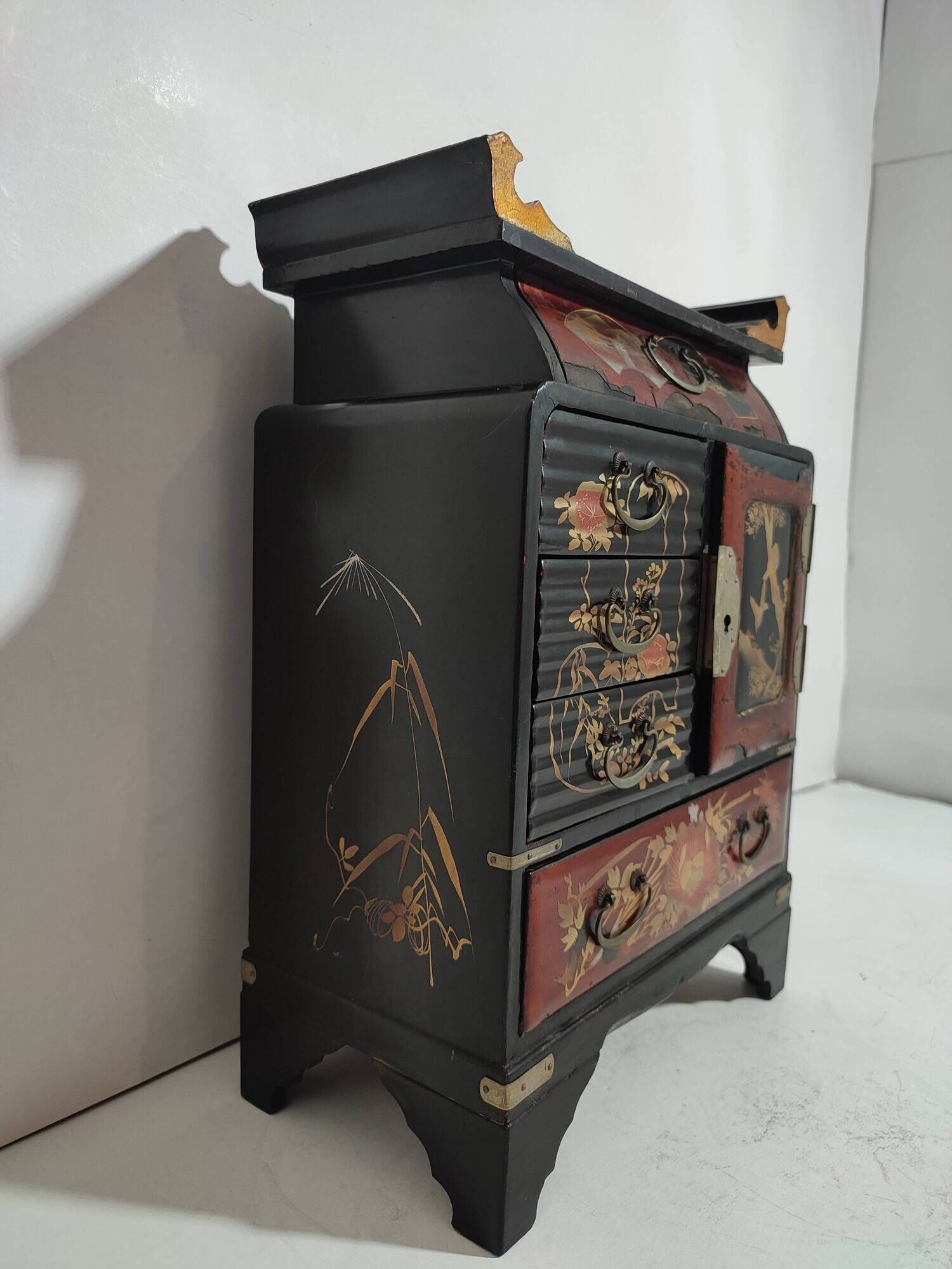 Japanese Lacquered Cabinet / 1868-1912 Meiji Japan / Old Jewelry Box