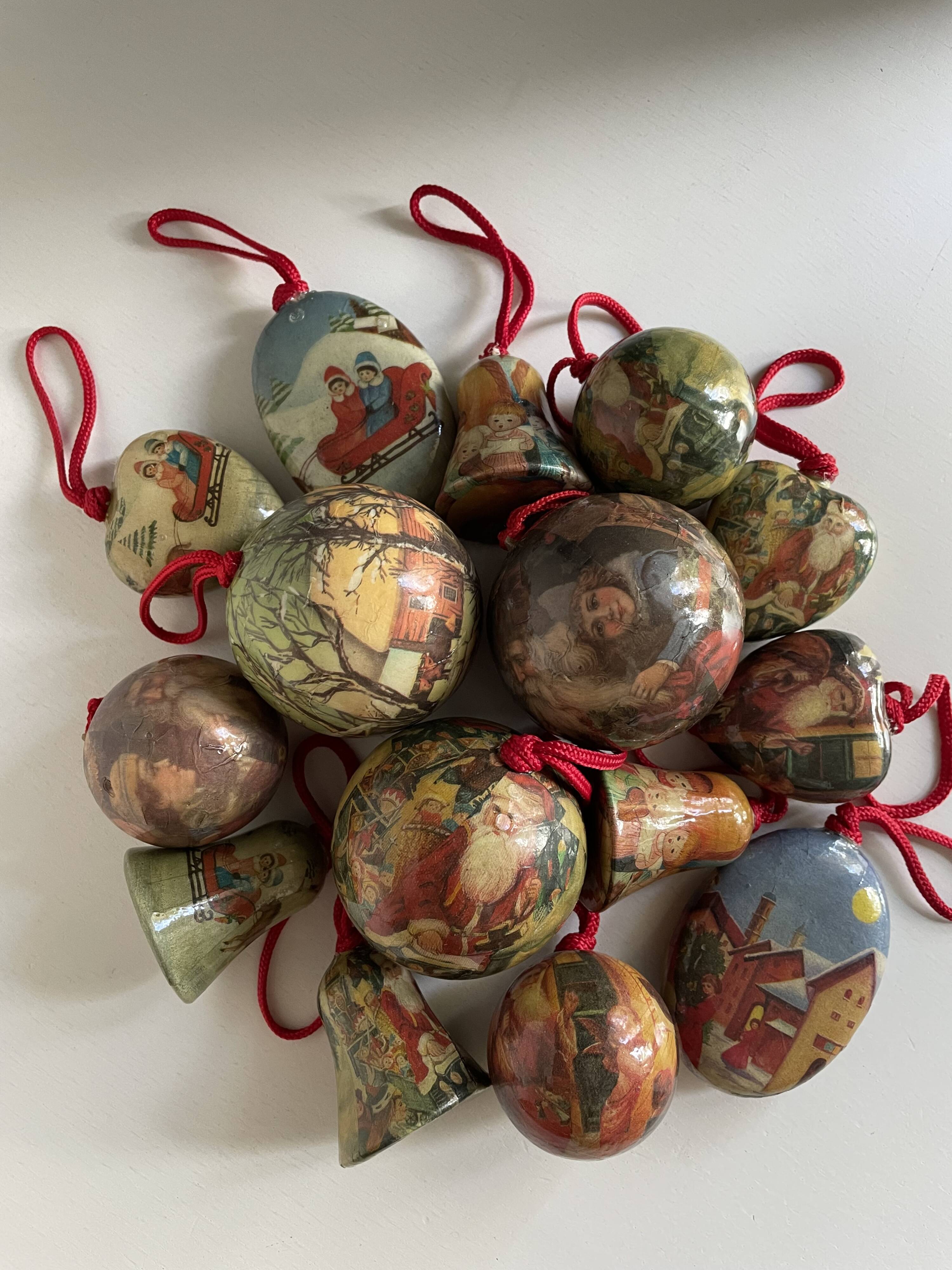 Ensemble de 15 décorations de Noël en papier mâché vintage