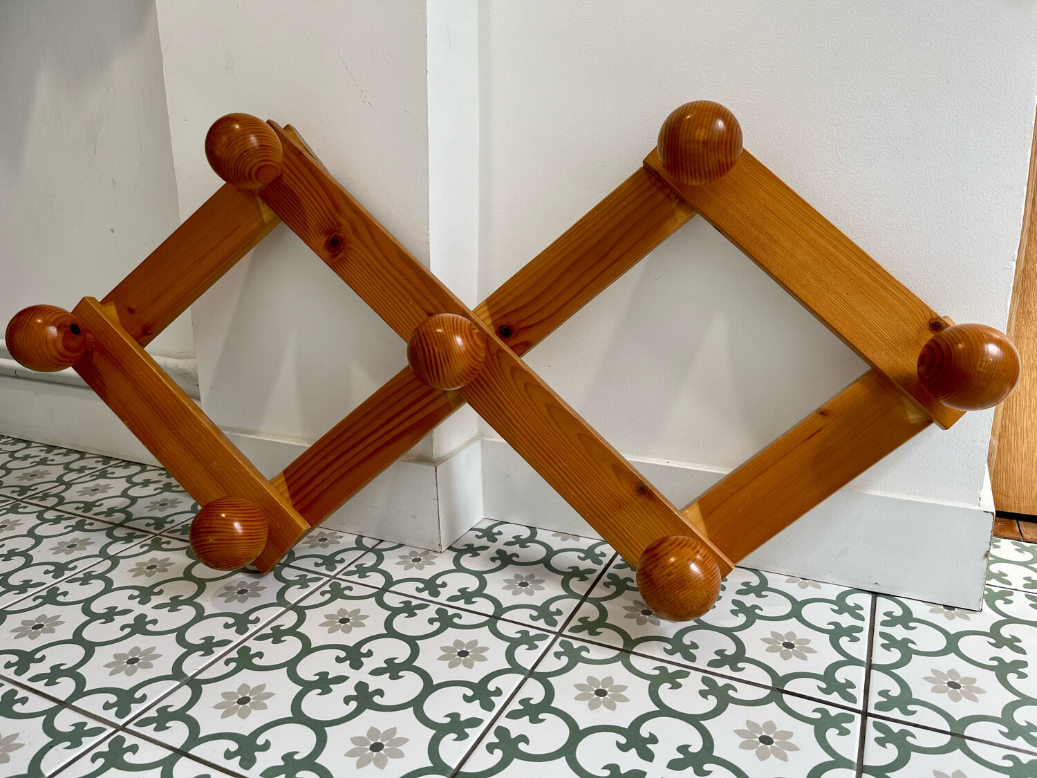 Pine accordion coat rack