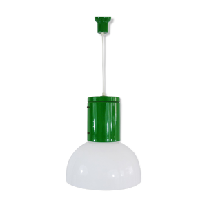 Suspension industrielle vintage en métal vert et abat jour en plastique blanc. Année 70