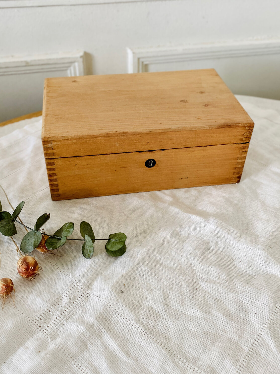 Small wooden storage chest box with keyless lid