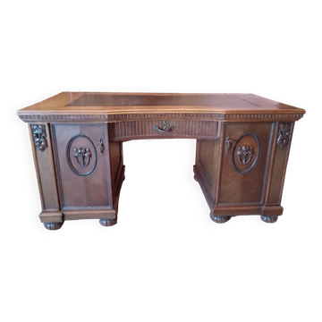 Grand bureau