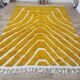 Grand tapis berbère marocain en laine jaune moutarde et écru 293 x 200 cm